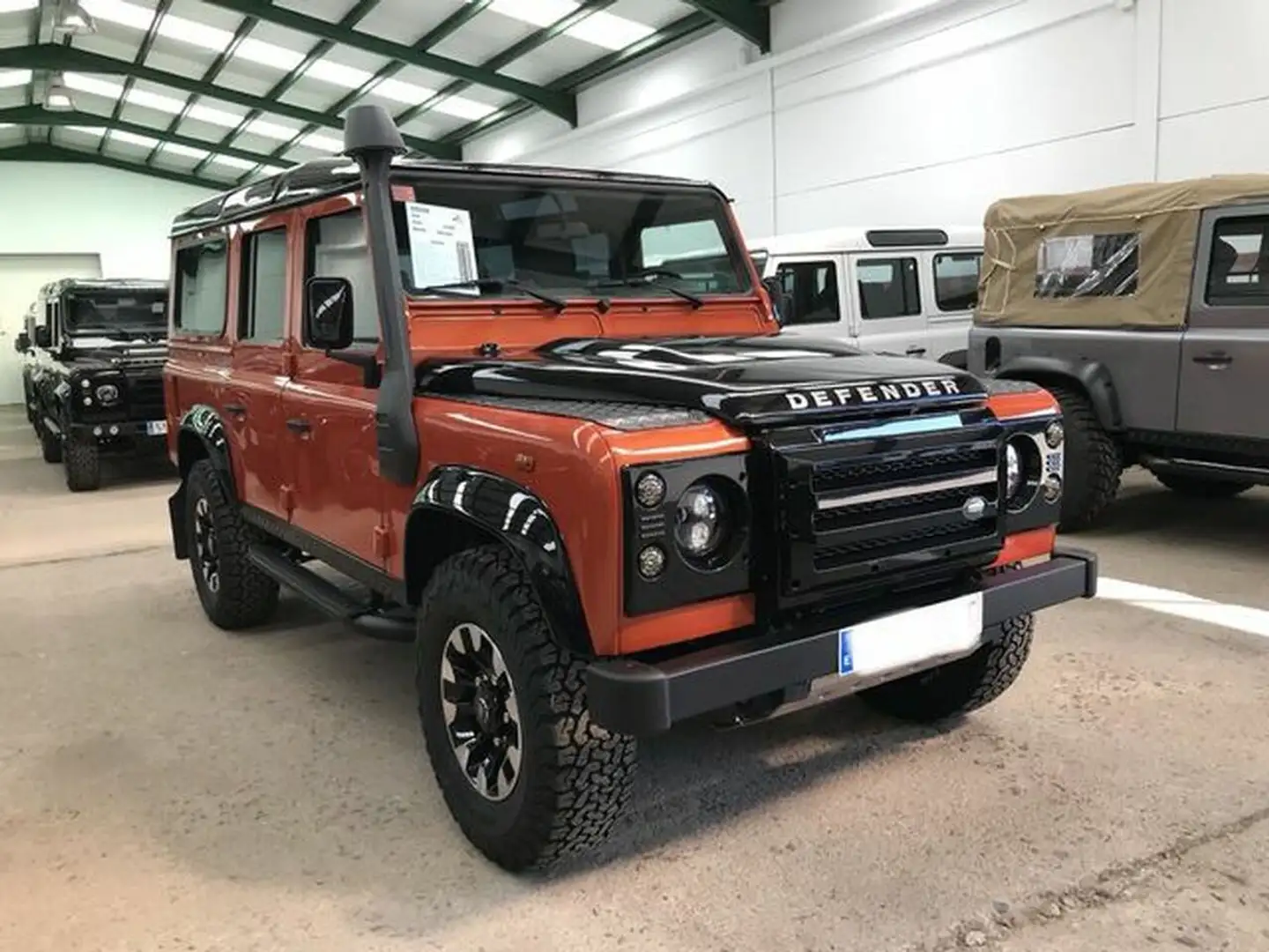 Land Rover Defender 110 SW E Oranje - 2