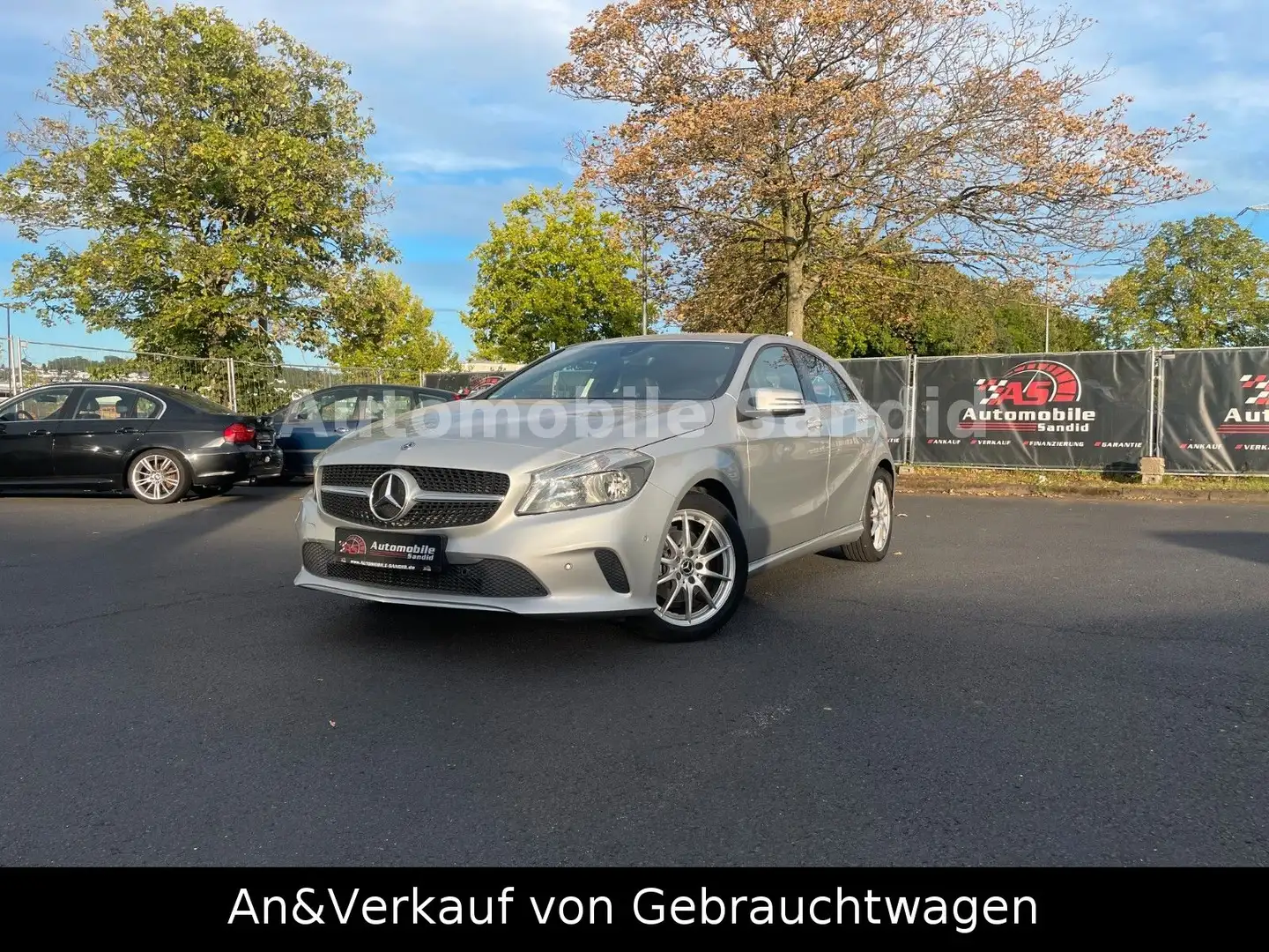 Mercedes-Benz A 180 A -Klasse A 180 BlueEfficiency*Navi*Tempo. Silber - 1