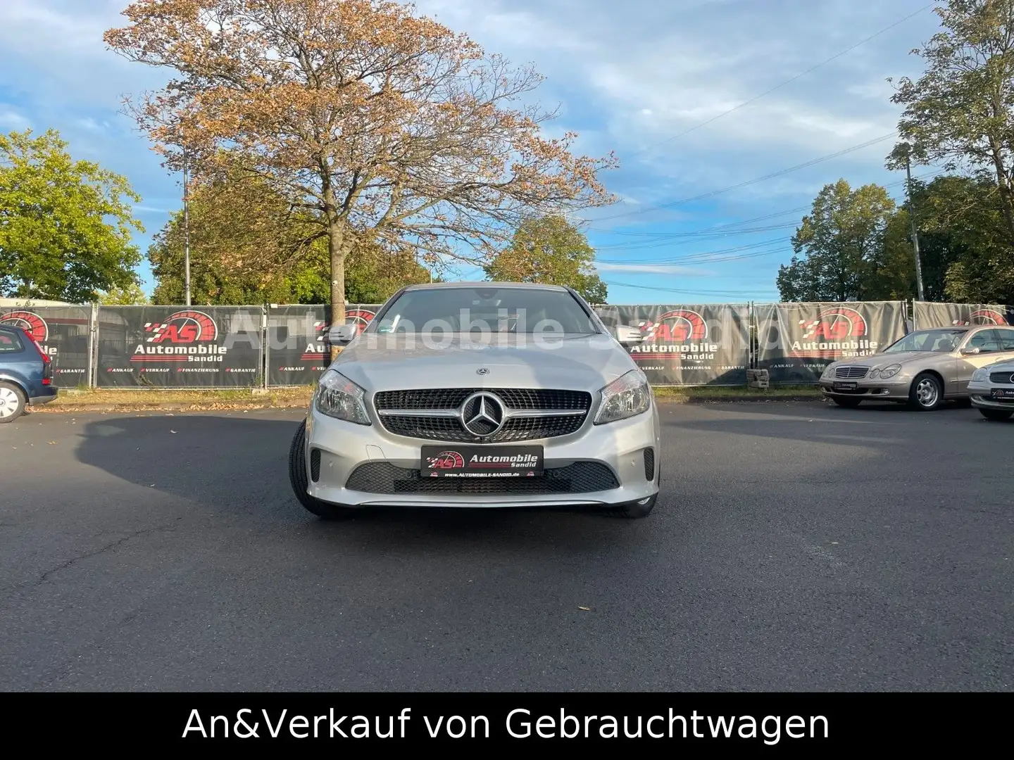 Mercedes-Benz A 180 A -Klasse A 180 BlueEfficiency*Navi*Tempo. Silber - 2