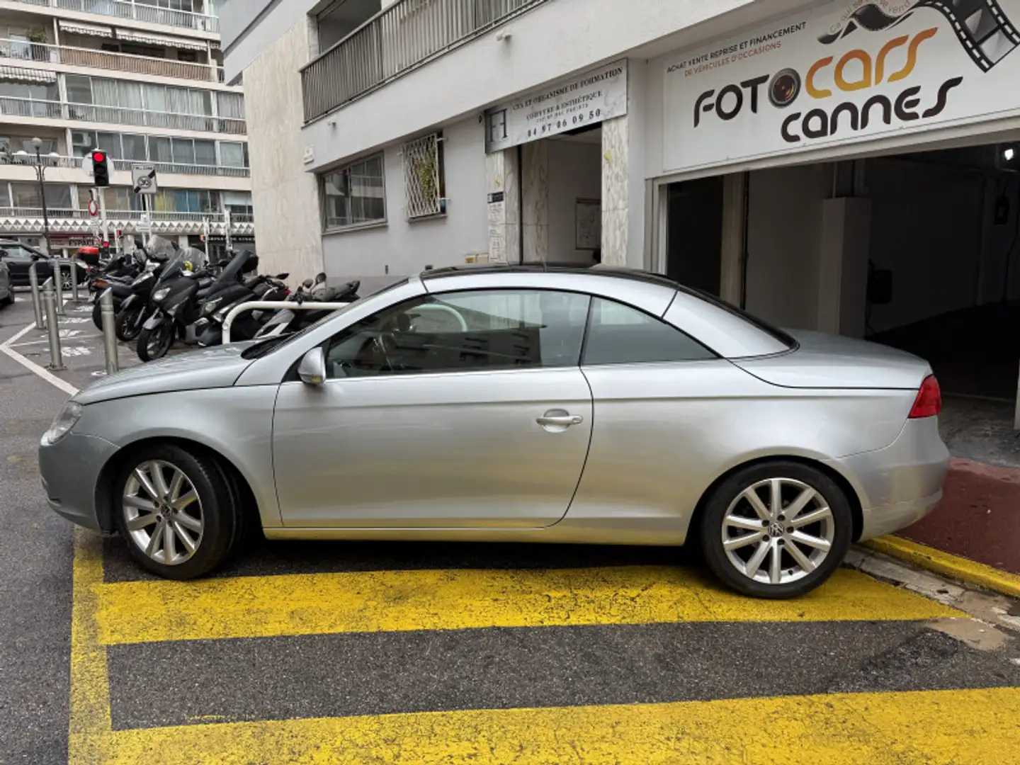 Volkswagen Eos 2.0 FSI 150CH SPORT Gris - 2