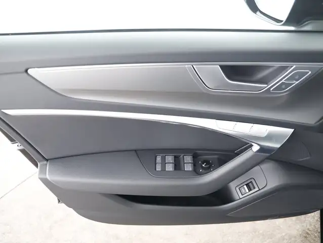 Audi A6 view 19