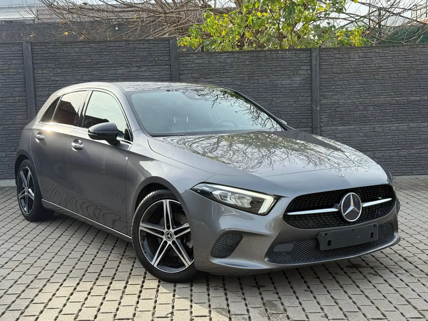 Mercedes-Benz A 200 7G-DCT Progressive "Navi/Camera/Keyless Entry" Grijs - 1