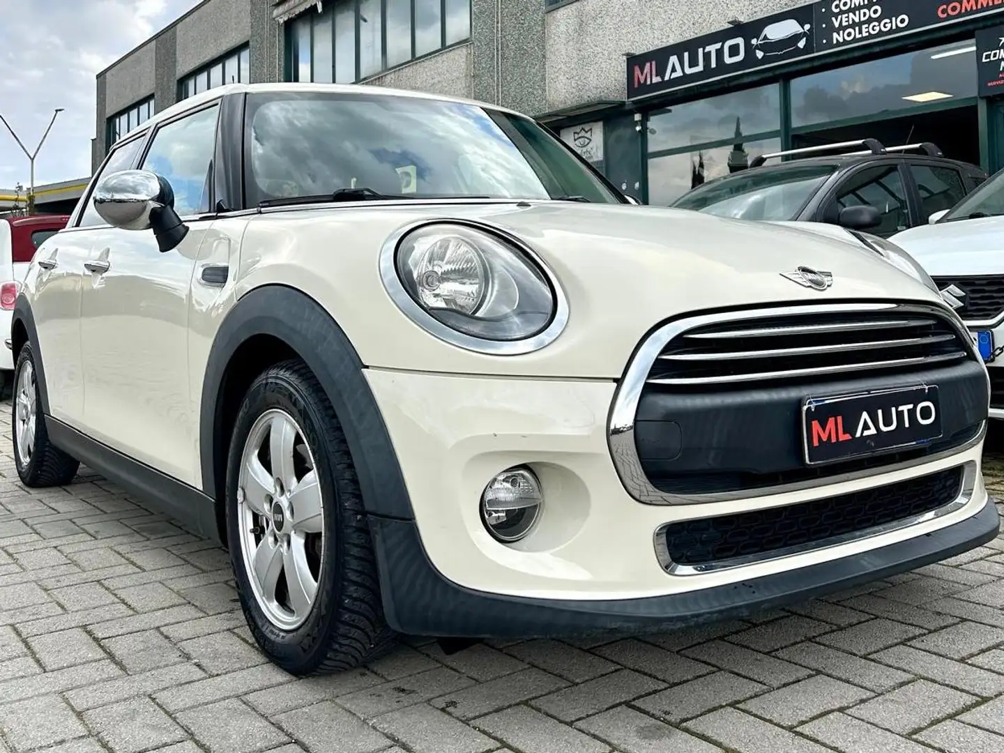 MINI One D Mini IV F55-F56 2014 1.5 Business 5p Beige - 2