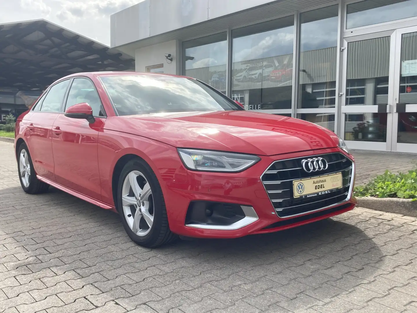 Audi A4 Limousine 35 2,0 TFSI advanced KLIMA,SPORT,AHK Rot - 1