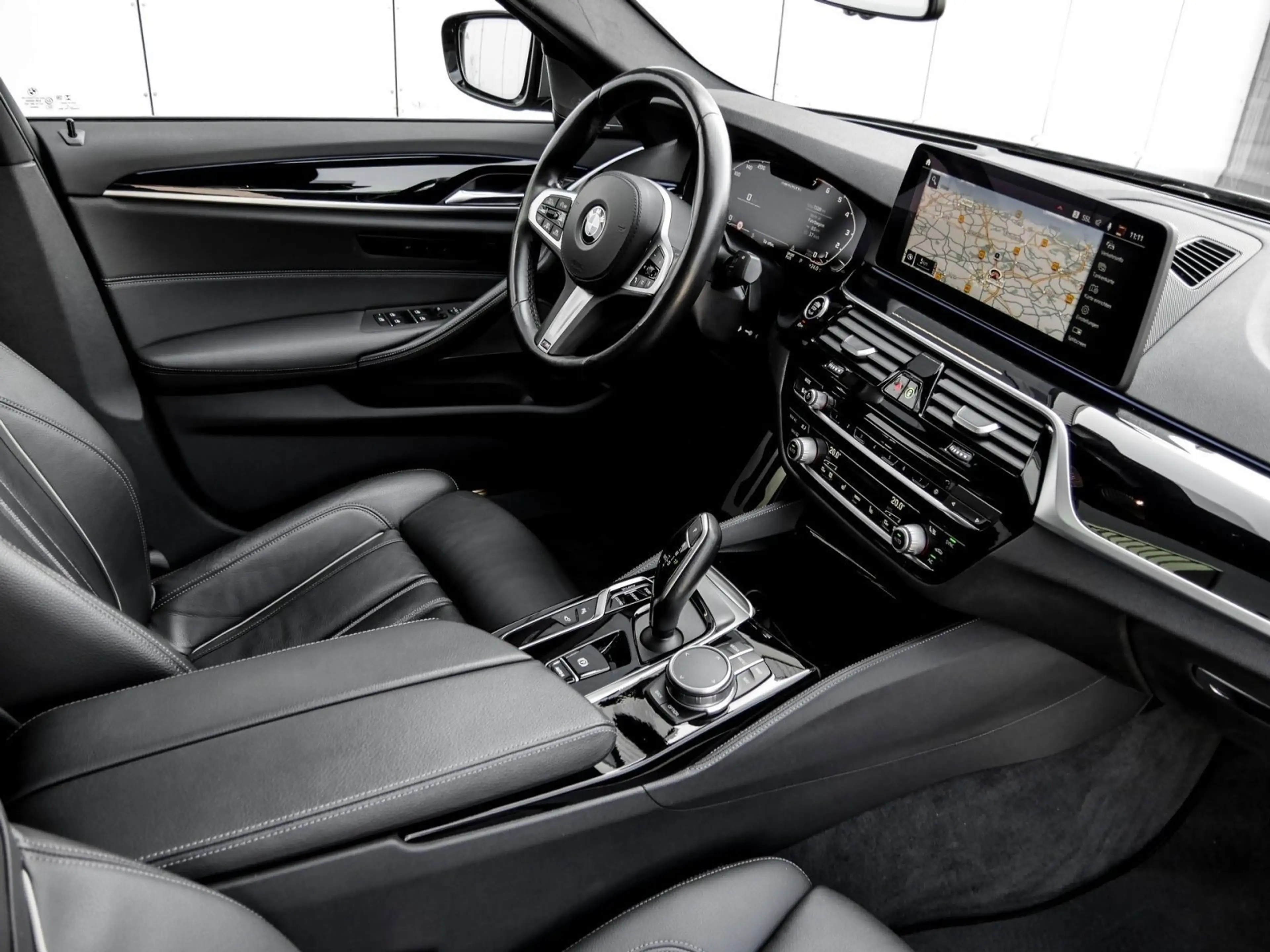 BMW 550 M550i xDrive M SPORT+GLASDACH+HuD+H/K+DA PROF+360° — photo 3