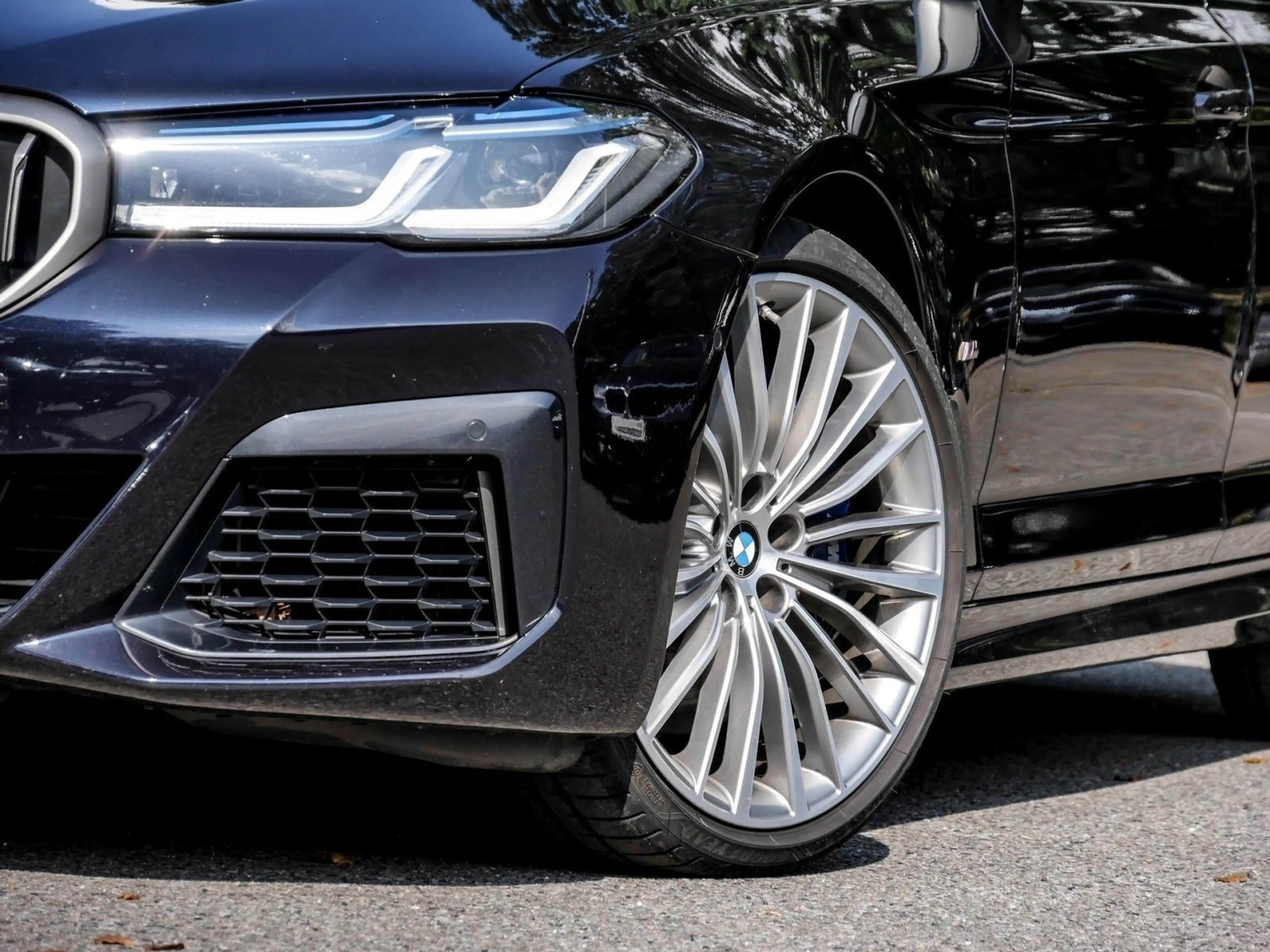 BMW 550 M550i xDrive M SPORT+GLASDACH+HuD+H/K+DA PROF+360° — photo 5