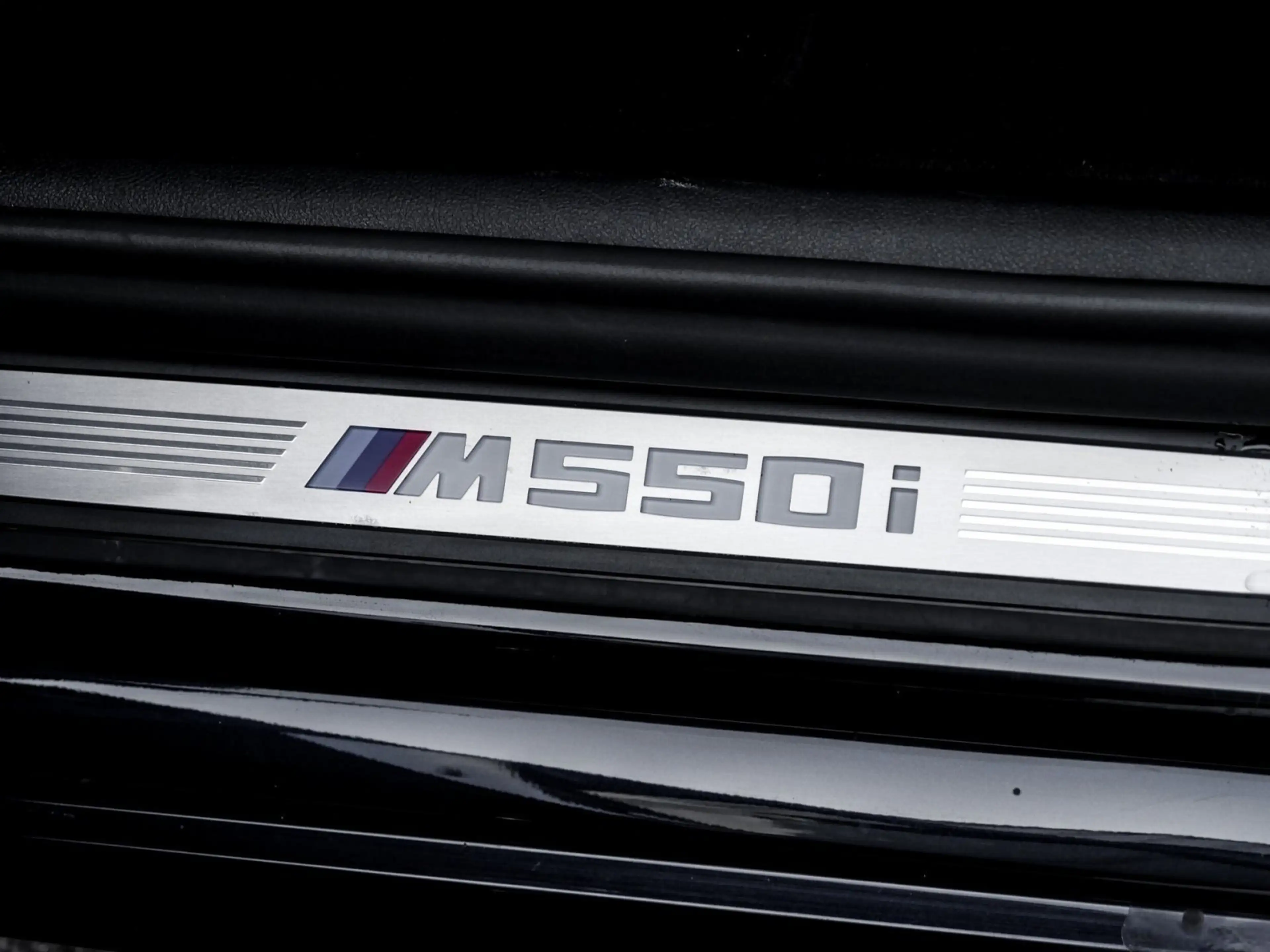 BMW 550 M550i xDrive M SPORT+GLASDACH+HuD+H/K+DA PROF+360° — photo 17