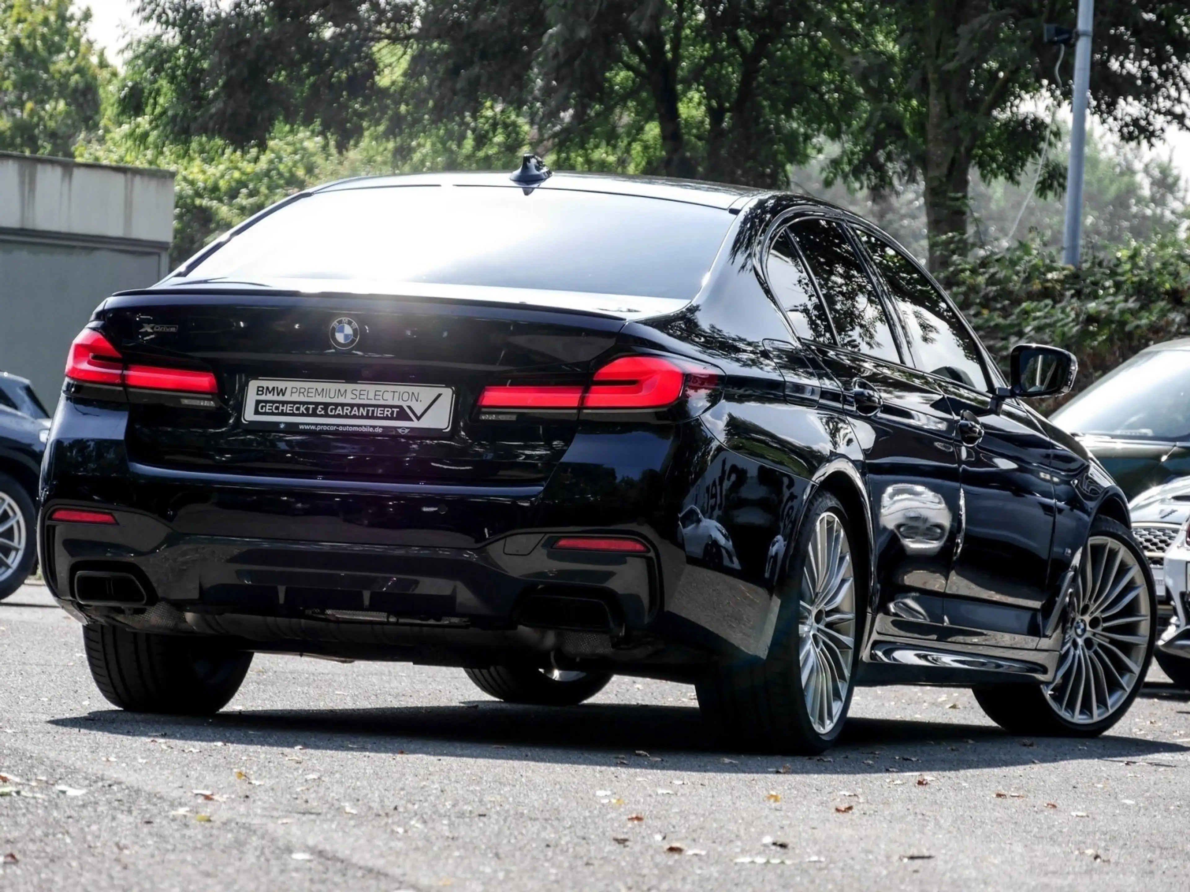 BMW 550 M550i xDrive M SPORT+GLASDACH+HuD+H/K+DA PROF+360° — photo 2