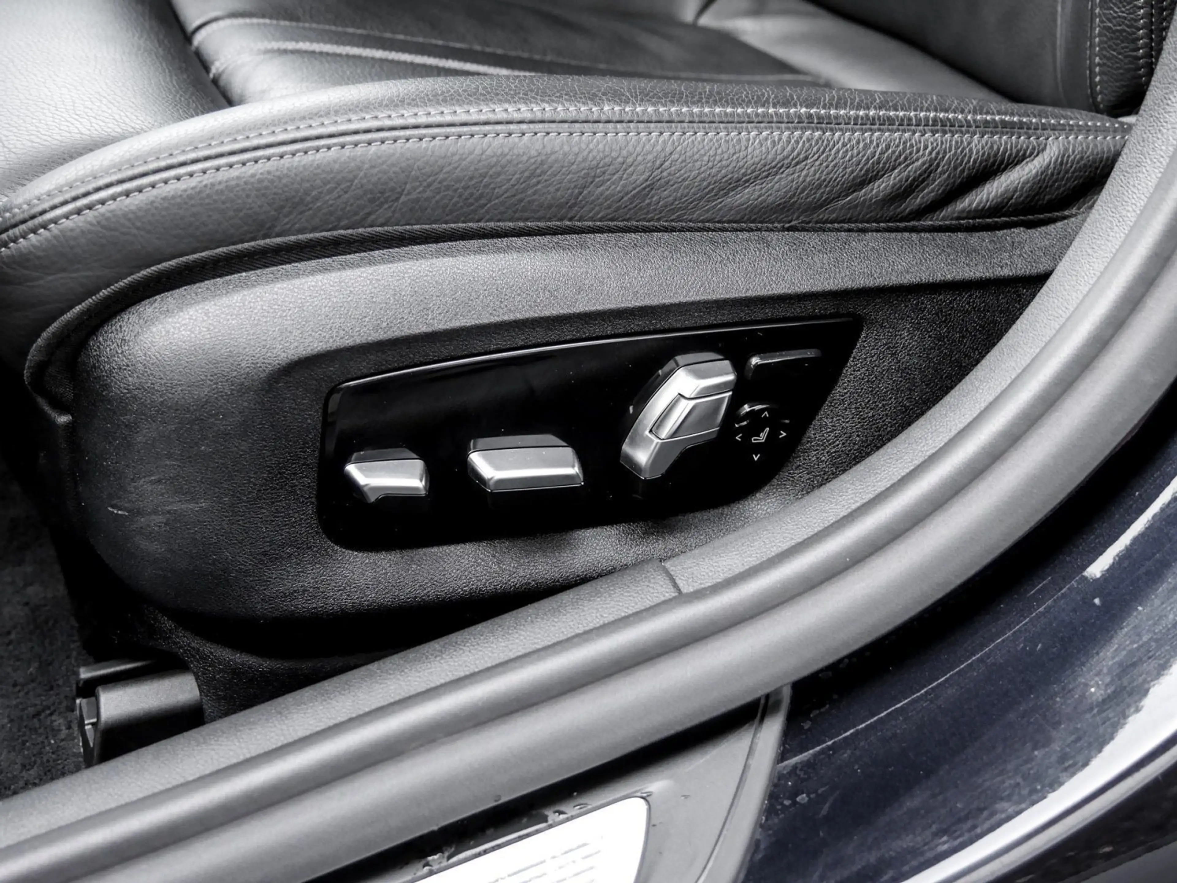 BMW 550 M550i xDrive M SPORT+GLASDACH+HuD+H/K+DA PROF+360° — photo 14