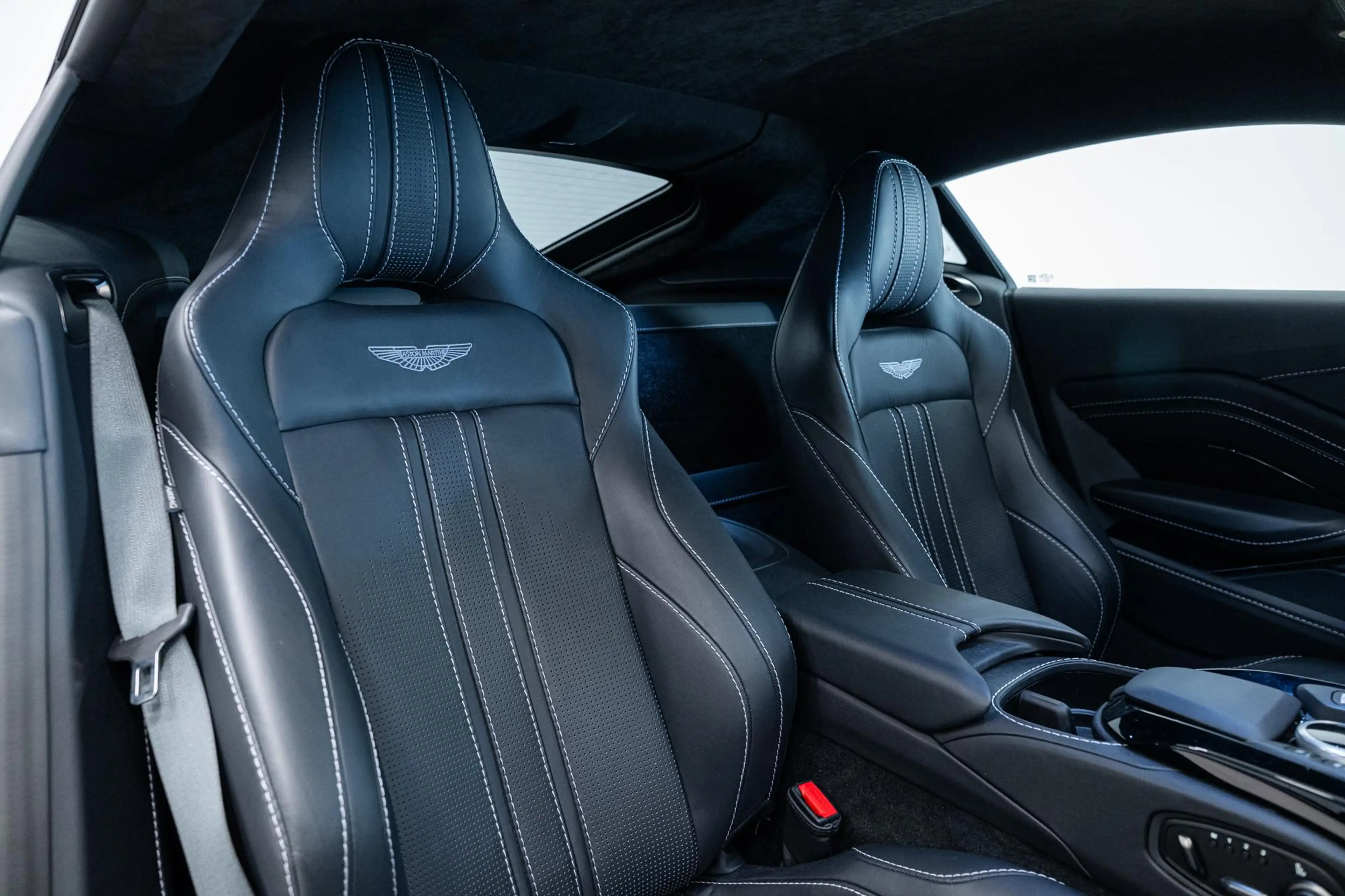 Aston Martin Vantage Coupe | 1e Eigenaar | NL Auto | Incl BPM — photo 7