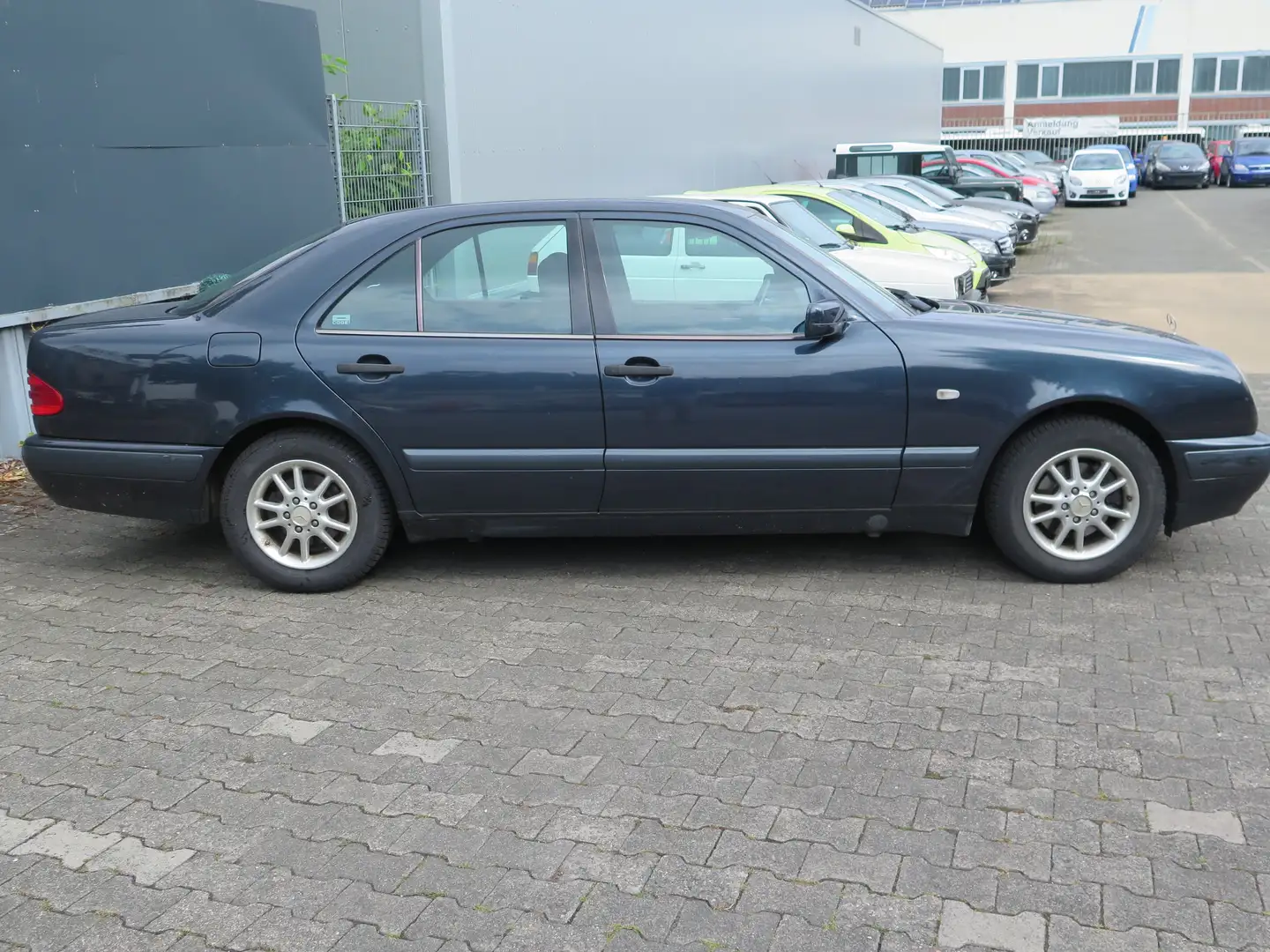 Mercedes-Benz E 220 Classic Tüv u.Insp. Neu Lückenlos Scheckheft Blau - 1