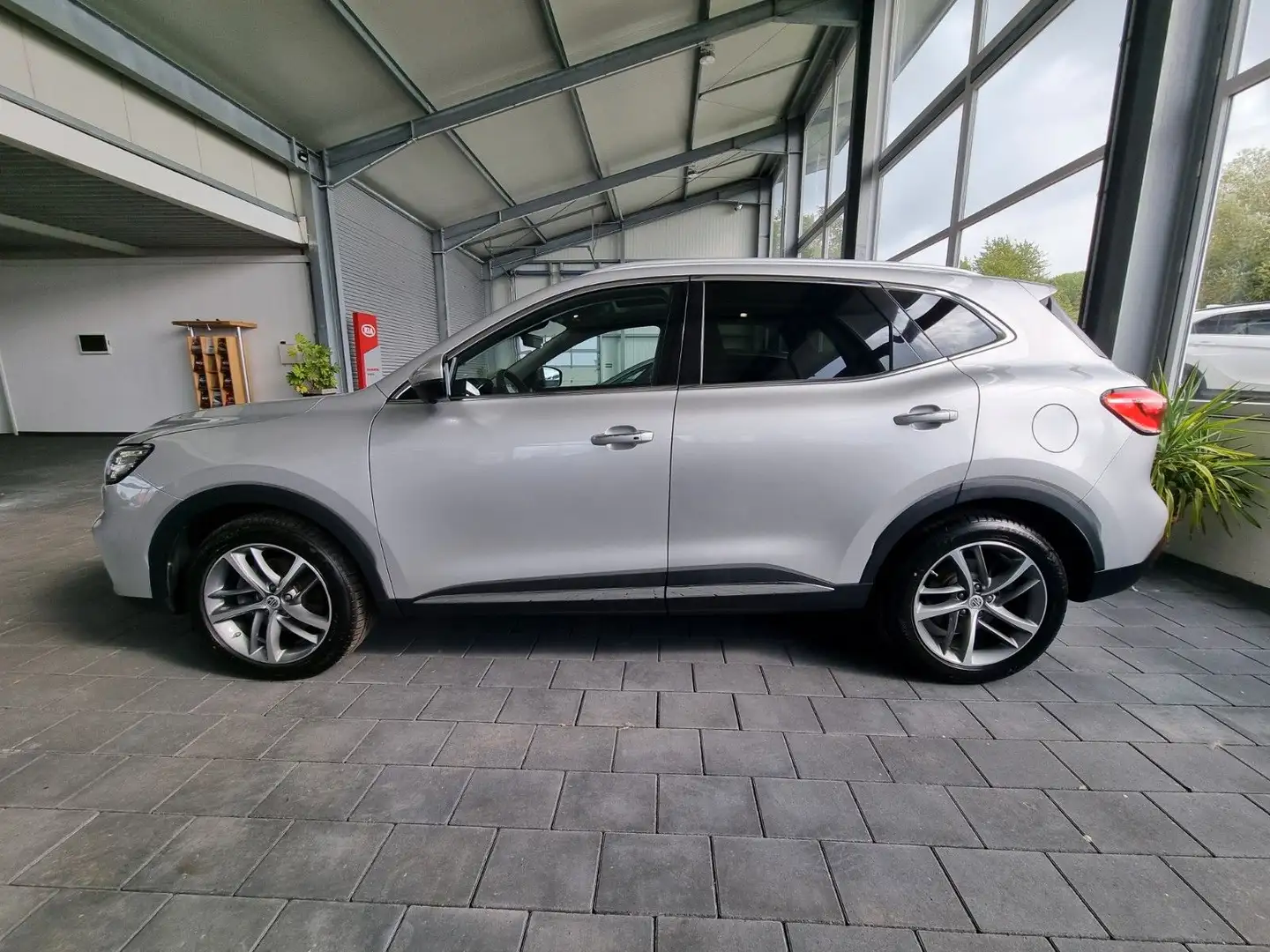 MG HS 1.5T-GDI Luxury Automatik Silber - 2