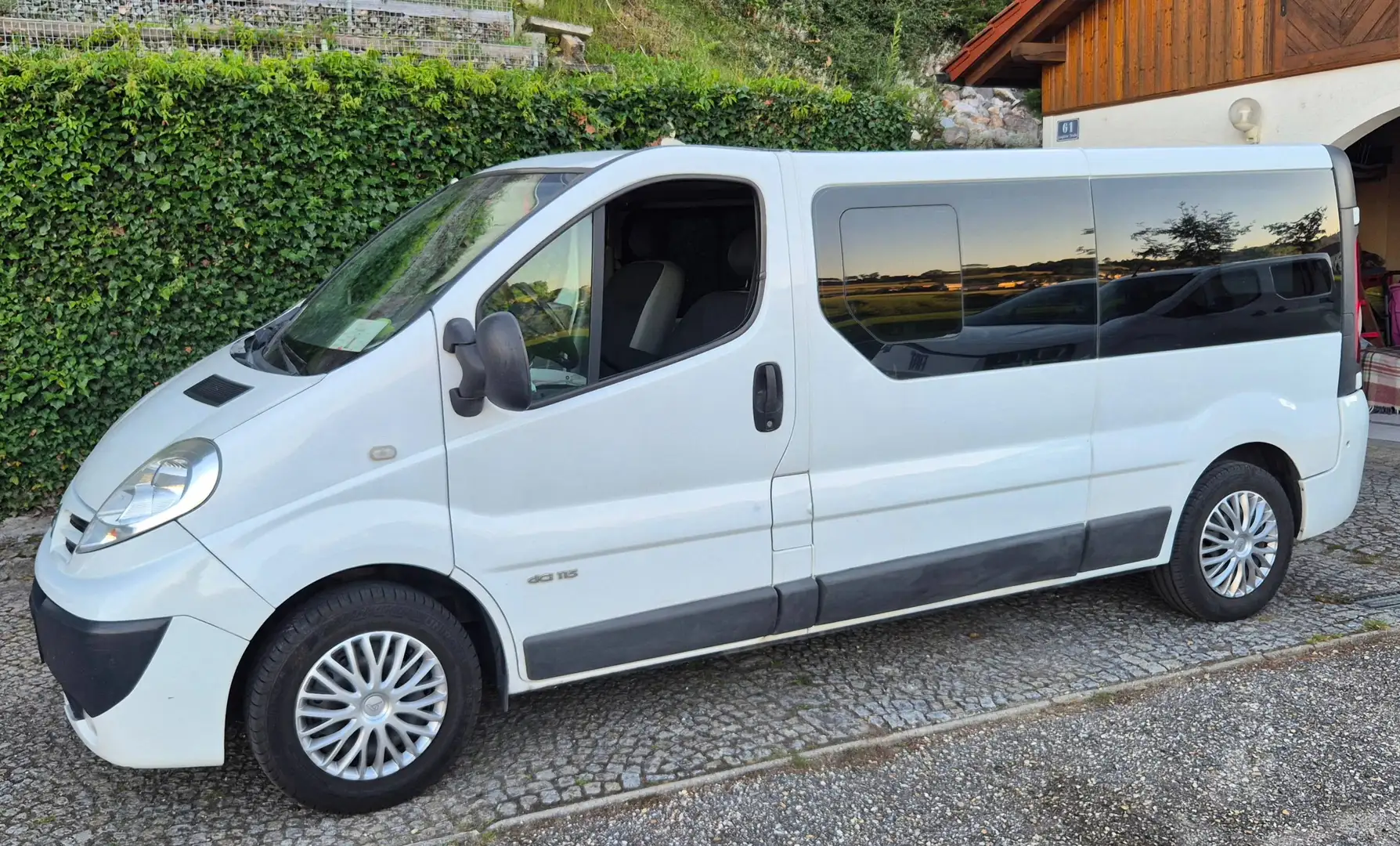 Nissan Primastar Primastar Kombi L2H1 2,0 DCI115 3,0t comfort comfort Weiß - 1