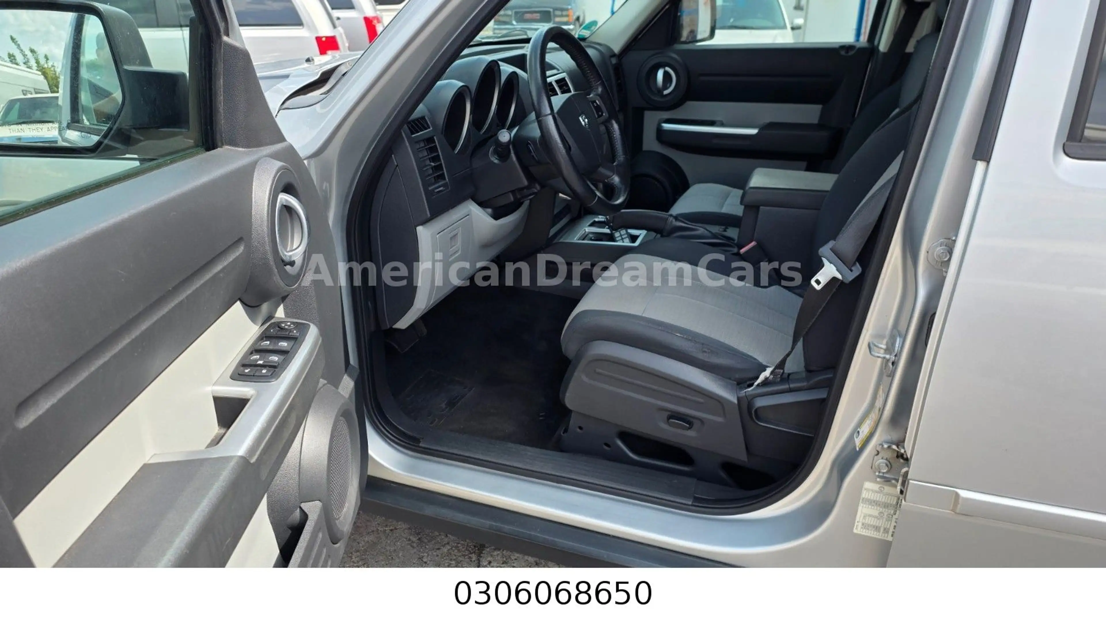 Dodge Nitro SXT — photo 6
