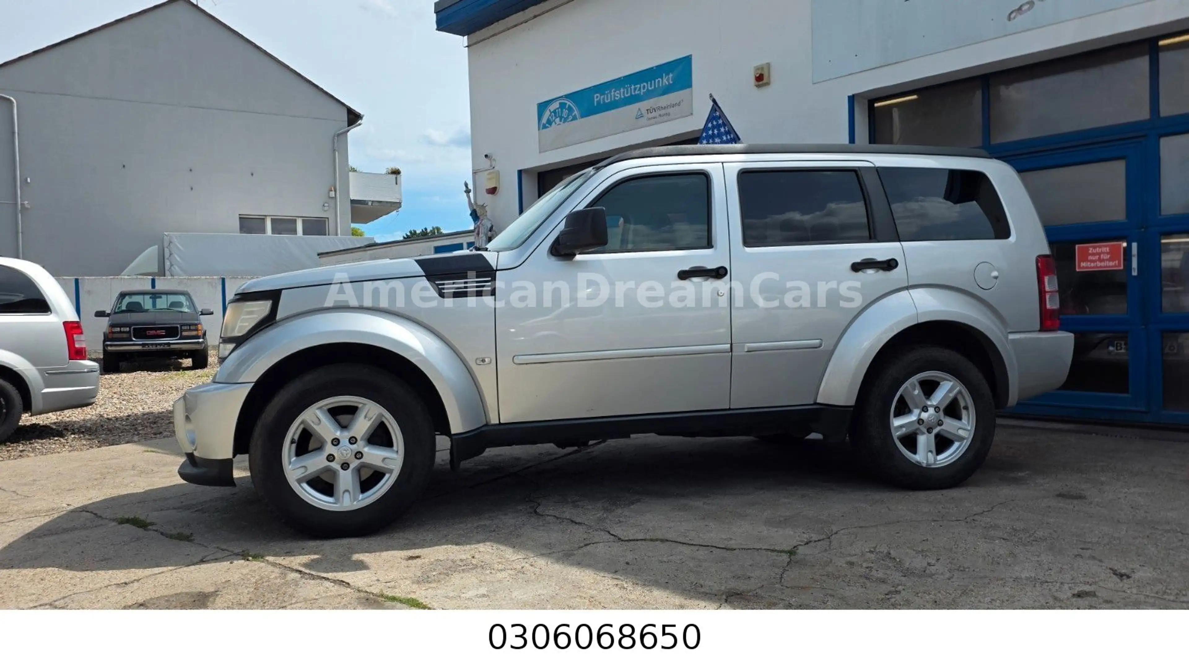 Dodge Nitro SXT — photo 2
