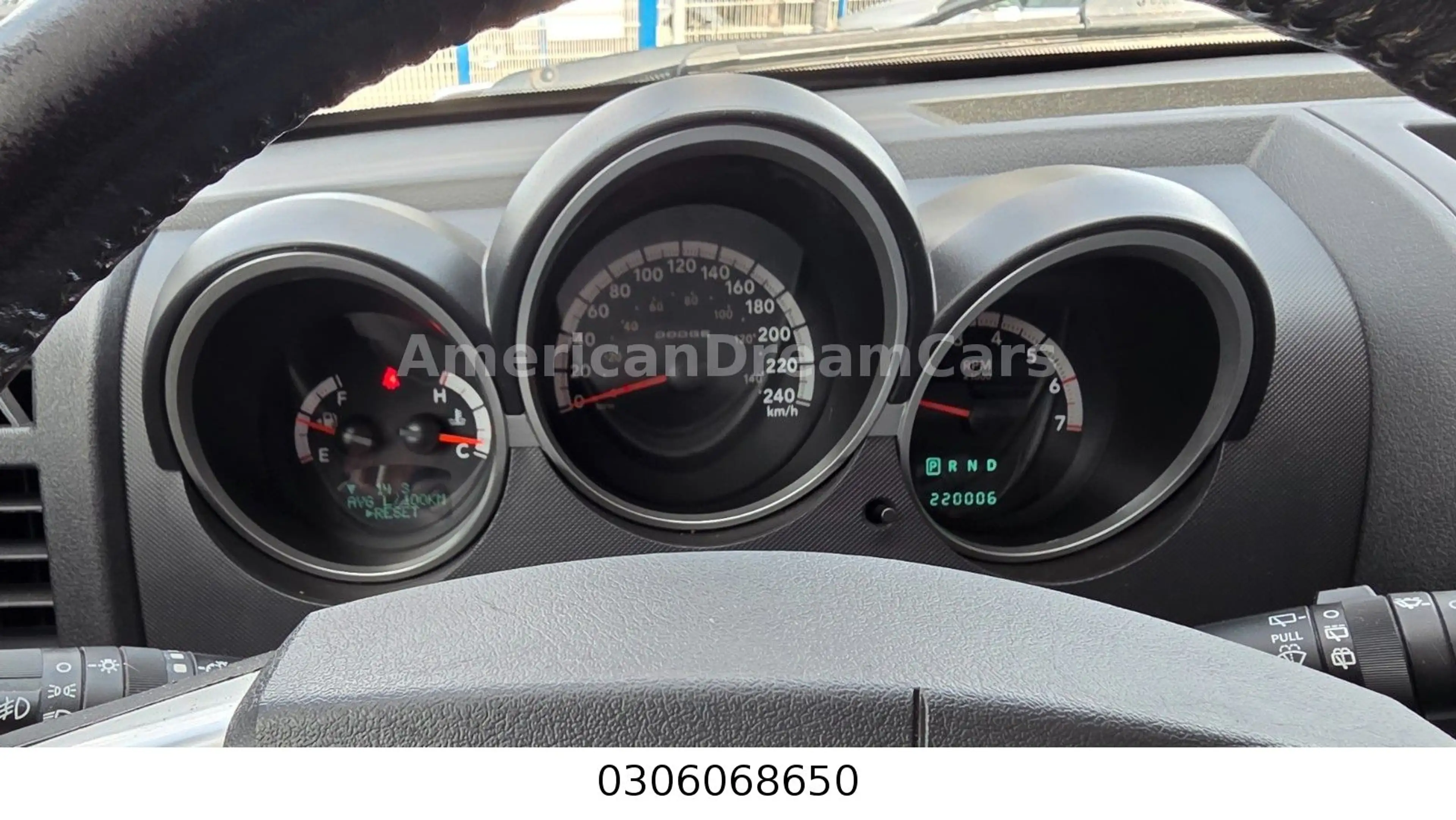 Dodge Nitro SXT — photo 11