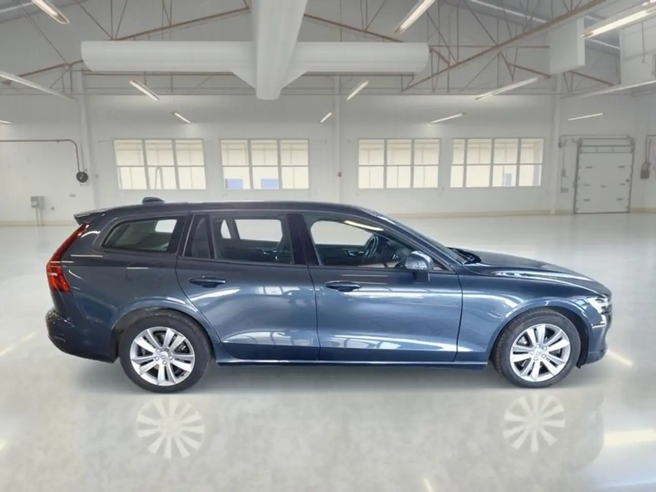 Volvo V60 B4 D AUTOM. MOMENTUM BUSINESS STATION WAGON, миниатюра 3