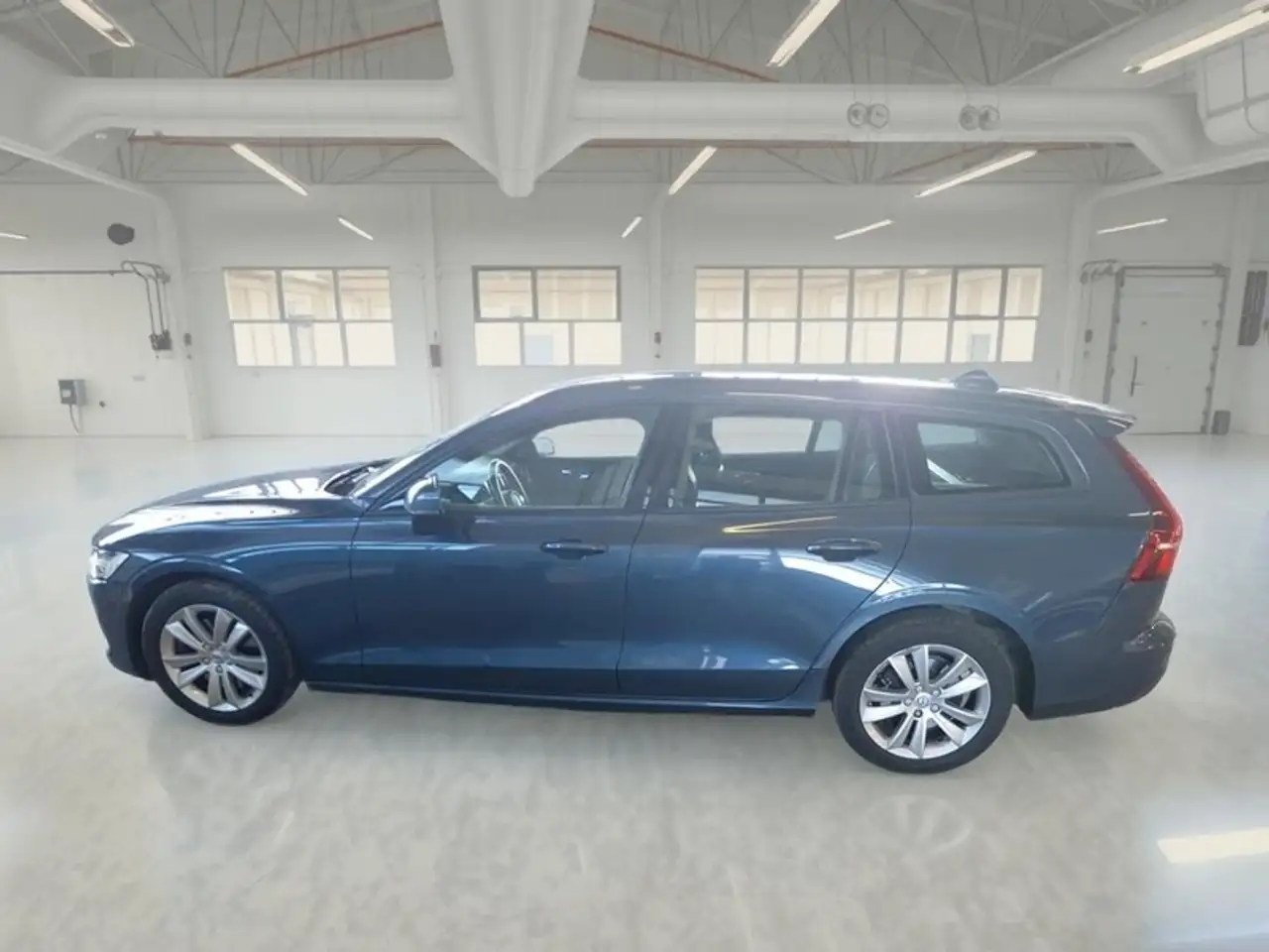 Volvo V60 B4 D AUTOM. MOMENTUM BUSINESS STATION WAGON, миниатюра 5