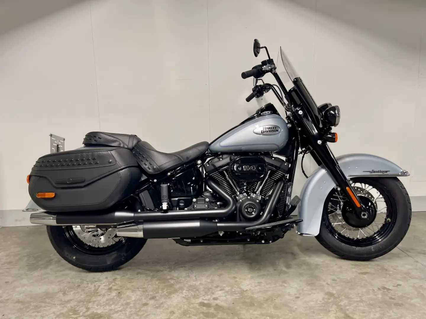 Harley-Davidson Heritage Softail FLHCS CLASSIC " STOCK DEAL " Ezüst - 1