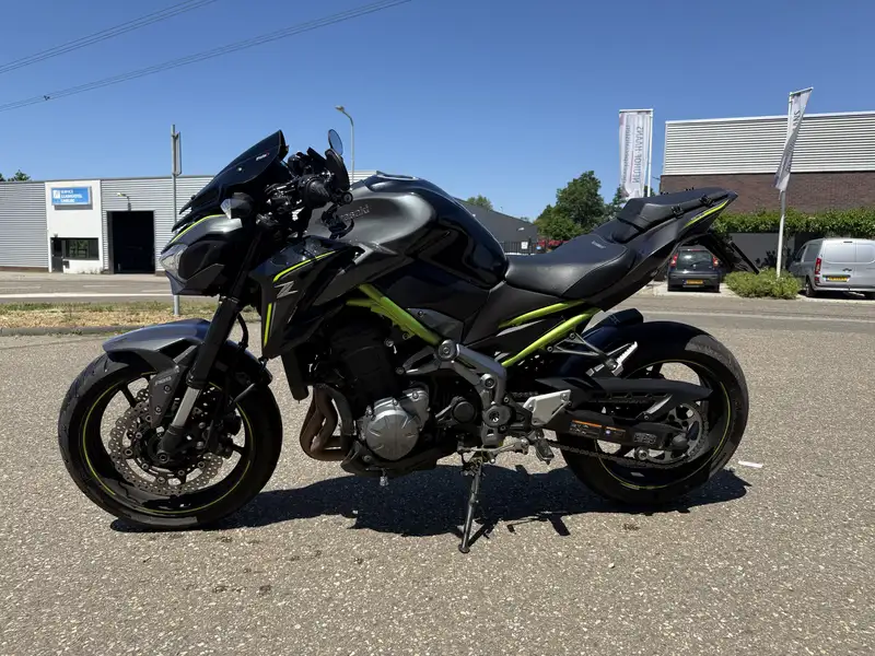 Kawasaki Z900 - foto 2
