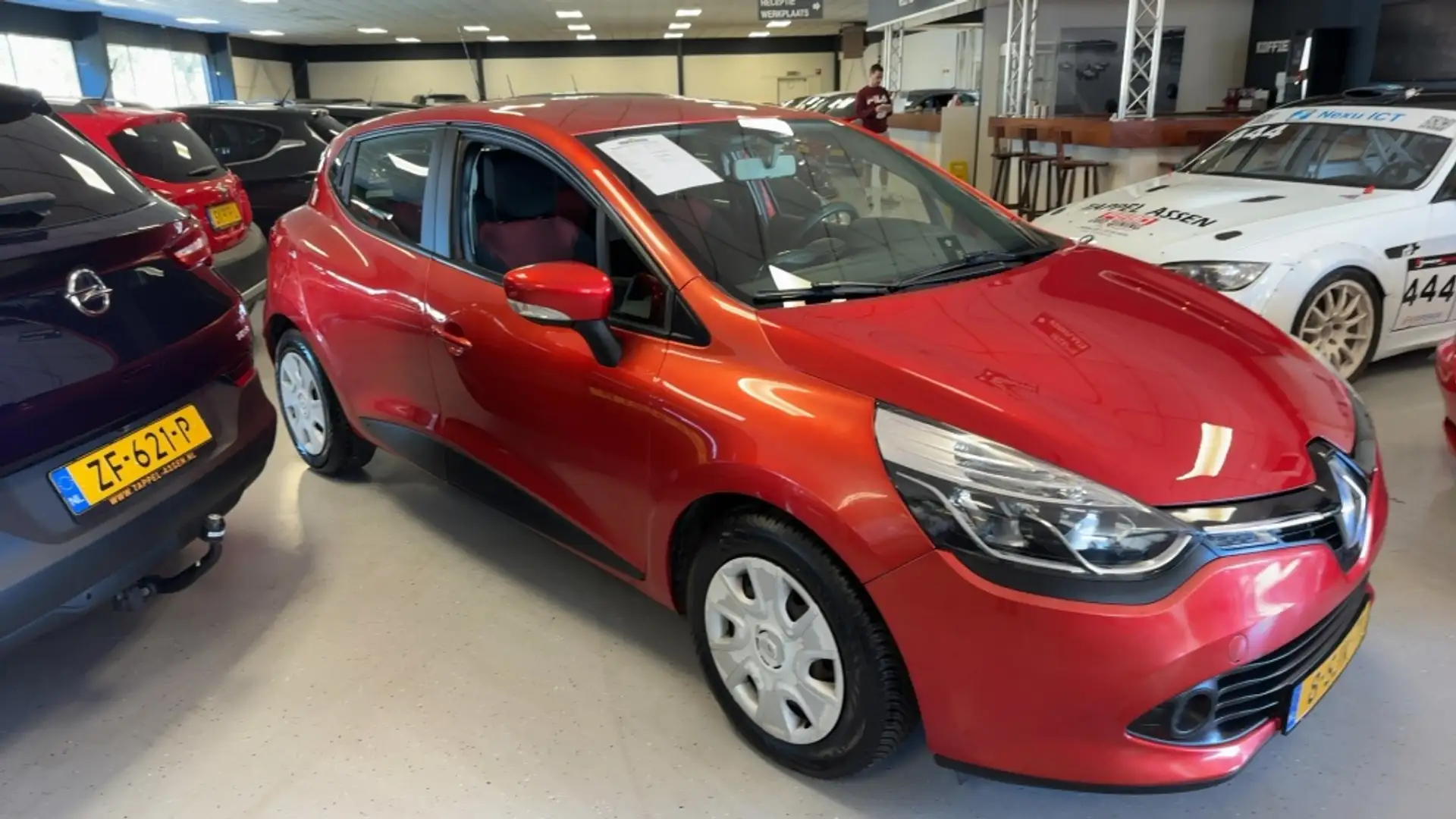 Renault Clio 0.9 TCe Expression Rood - 1