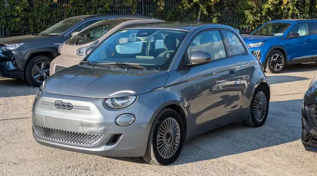 Fiat 500e view 3