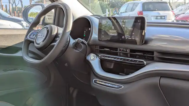 Fiat 500e view 6