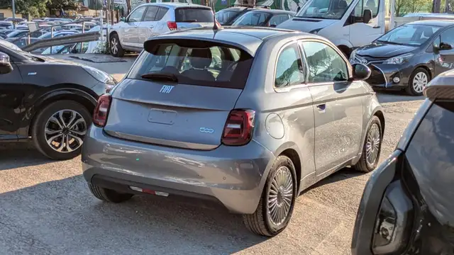 Fiat 500e view 5