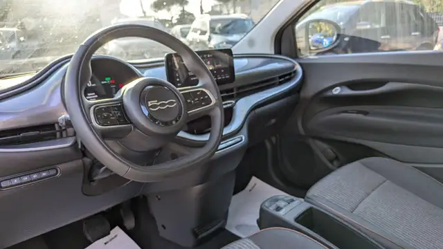 Fiat 500e view 9
