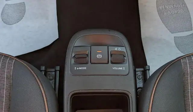 Fiat 500e view 11