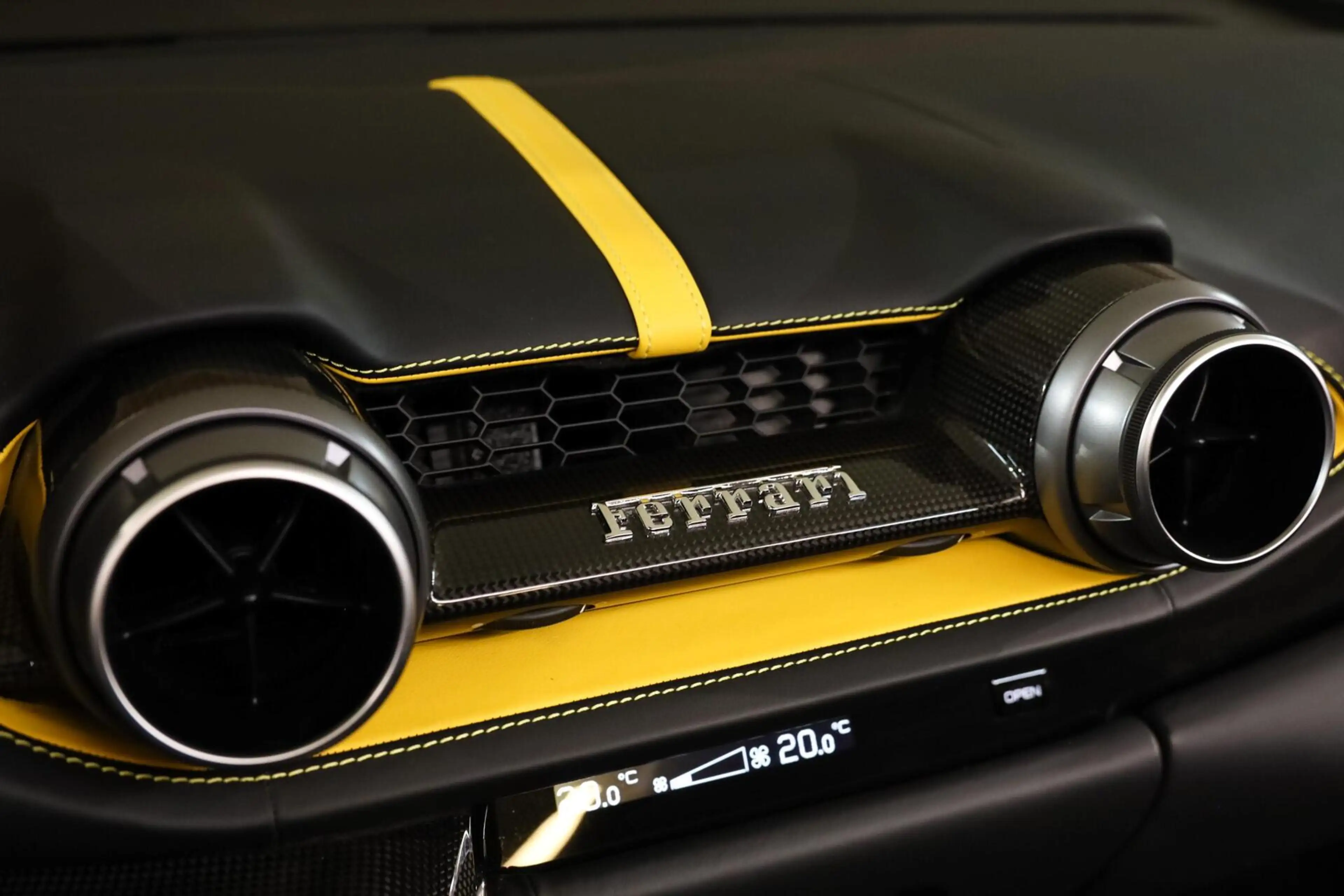 Ferrari 812 GTS 6.5 V12 HELE|Lift|Carbon Velgen|Painted Shield — photo 35
