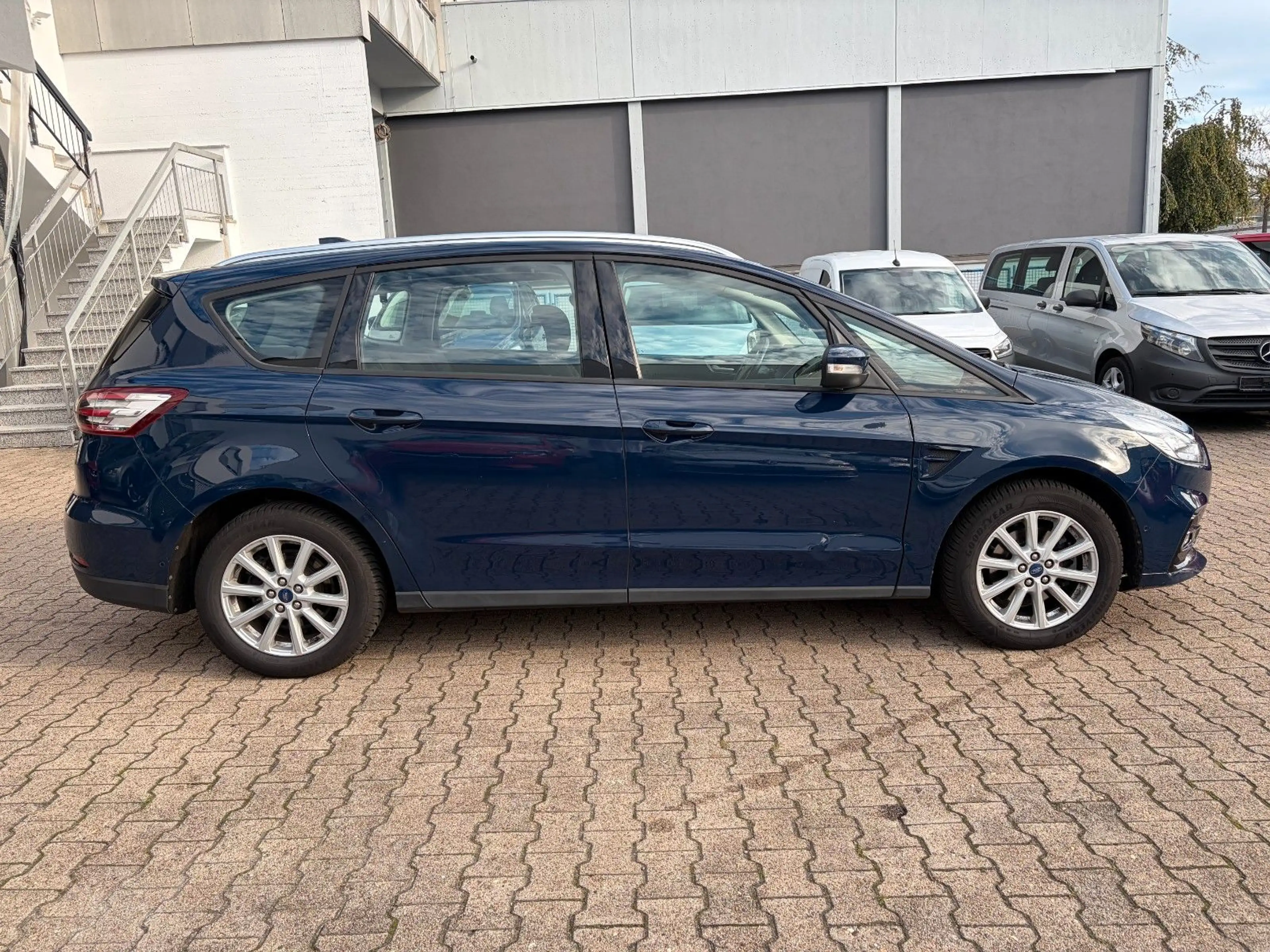Ford S-Max Hybrid Edition*7-SITZER*SITZHEIZUNG* — photo 4