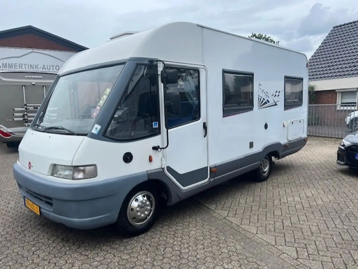 Bürstner I574 ELEGANCE  INTEGRALE HEFBED VASTBED Weiß - 1