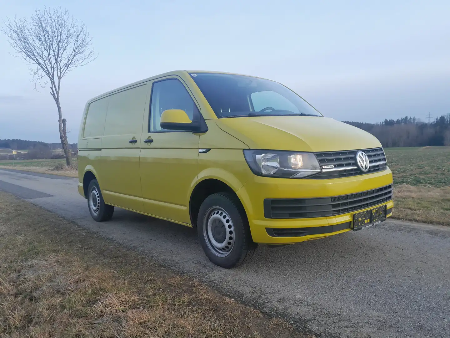 Volkswagen T6 Transporter 2.0 TDI Gelb - 2