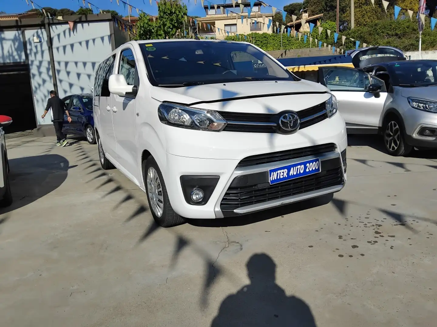 Toyota Proace Shuttle Medio 2.0D 9pl. Active+ 2PL Aut. 180 Bílá - 2