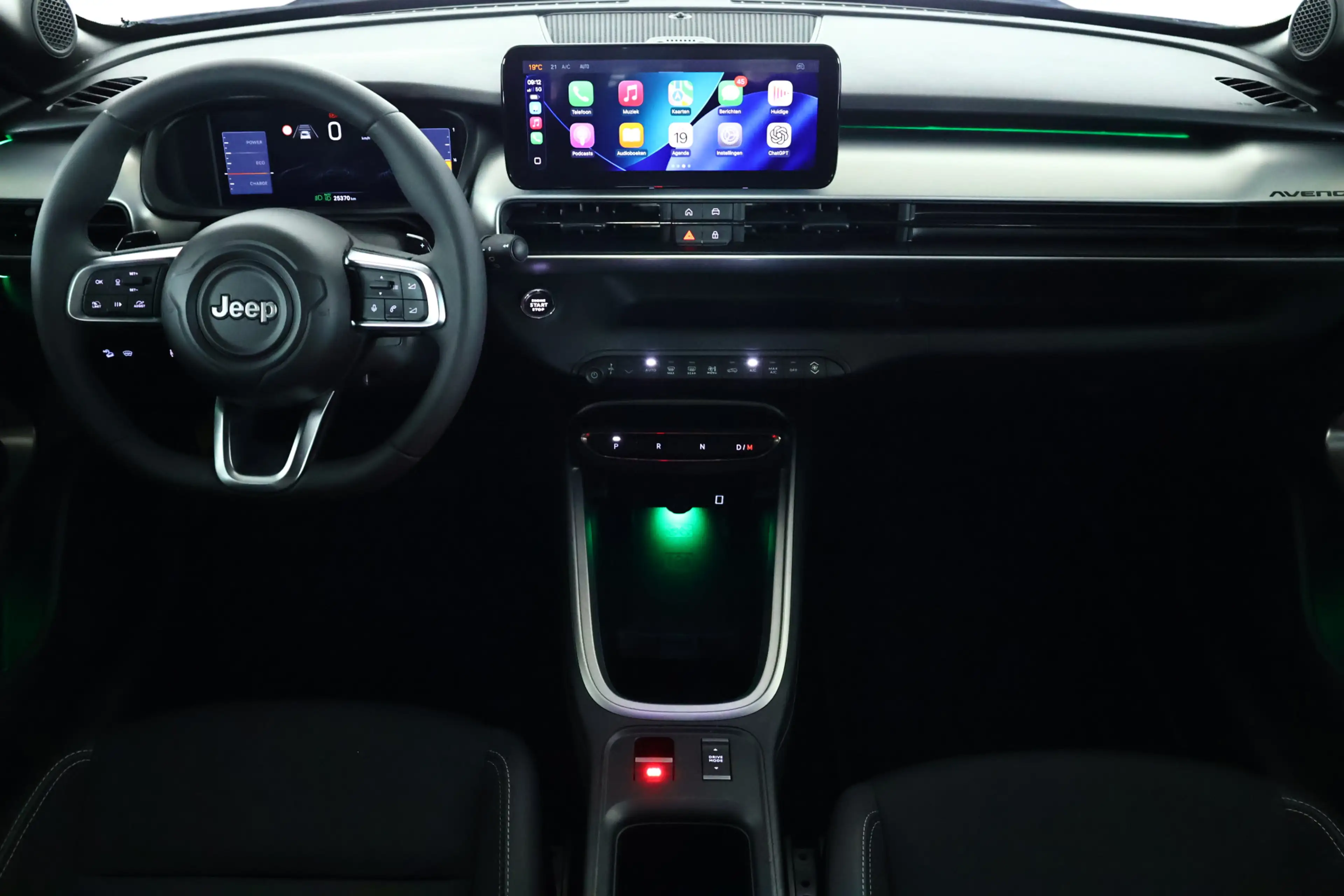 Jeep Avenger 1.2 e-Hybrid Altitude Carplay / LED / ACC / Camera — photo 15