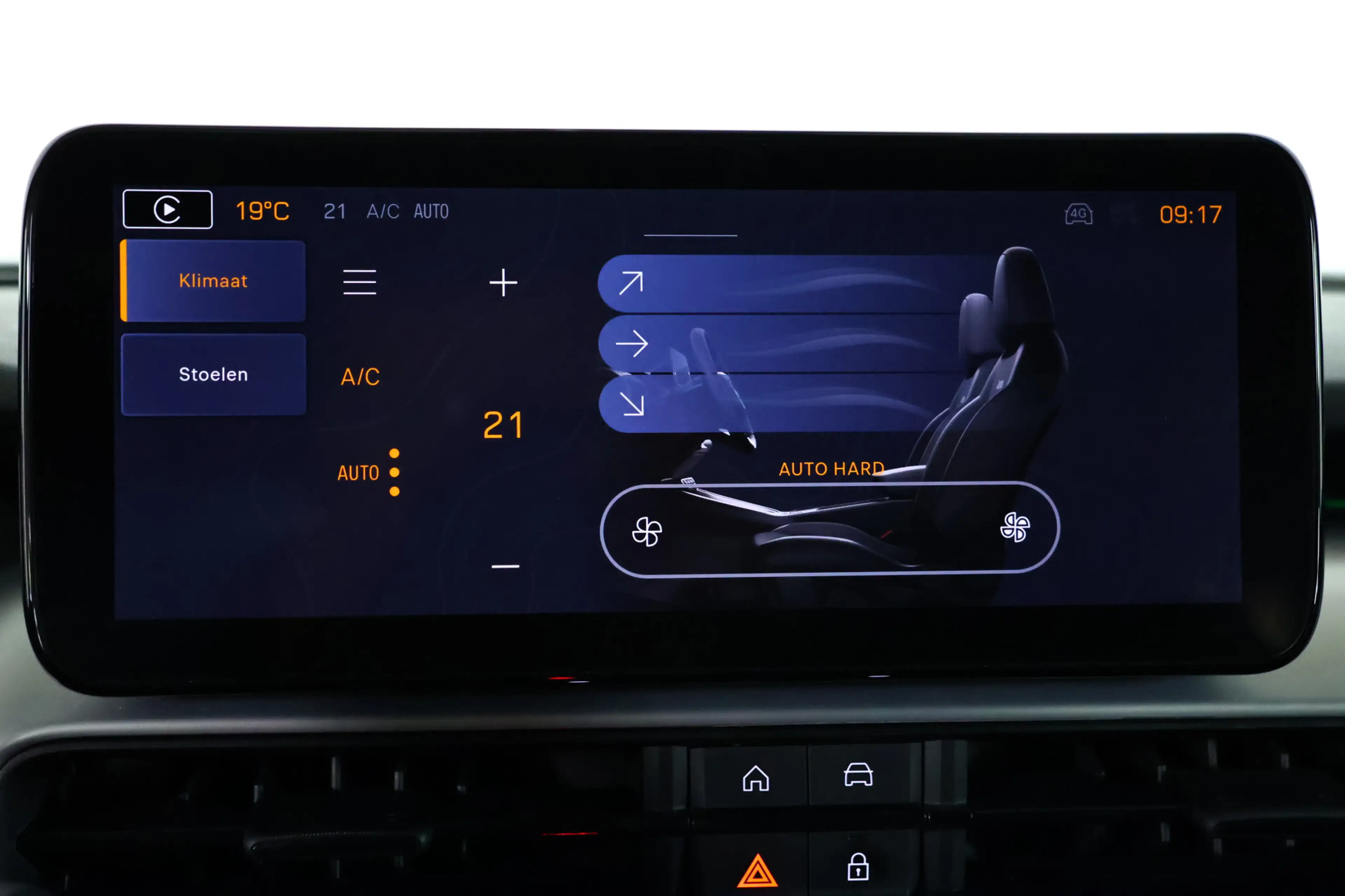 Jeep Avenger 1.2 e-Hybrid Altitude Carplay / LED / ACC / Camera — photo 30