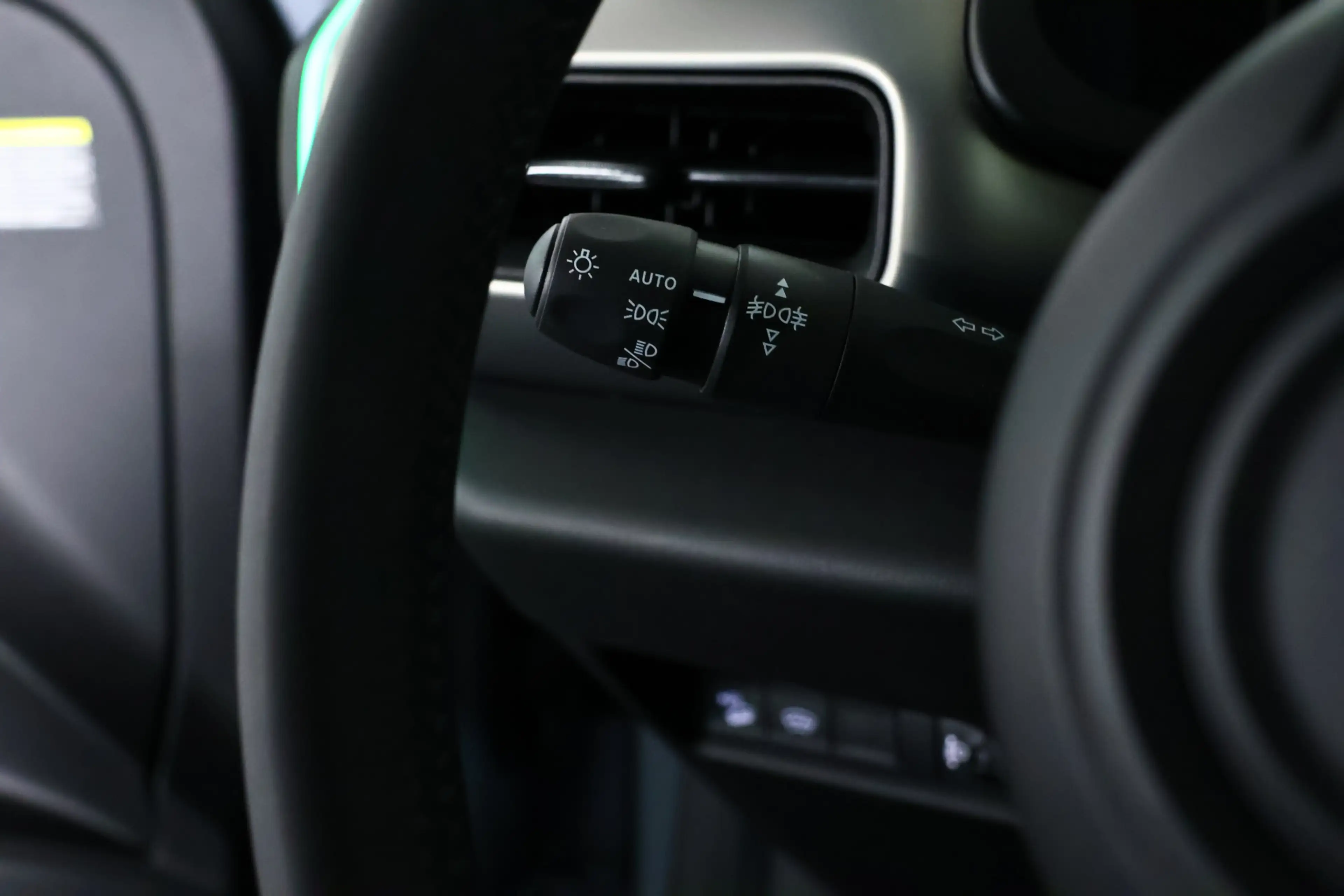 Jeep Avenger 1.2 e-Hybrid Altitude Carplay / LED / ACC / Camera — photo 20