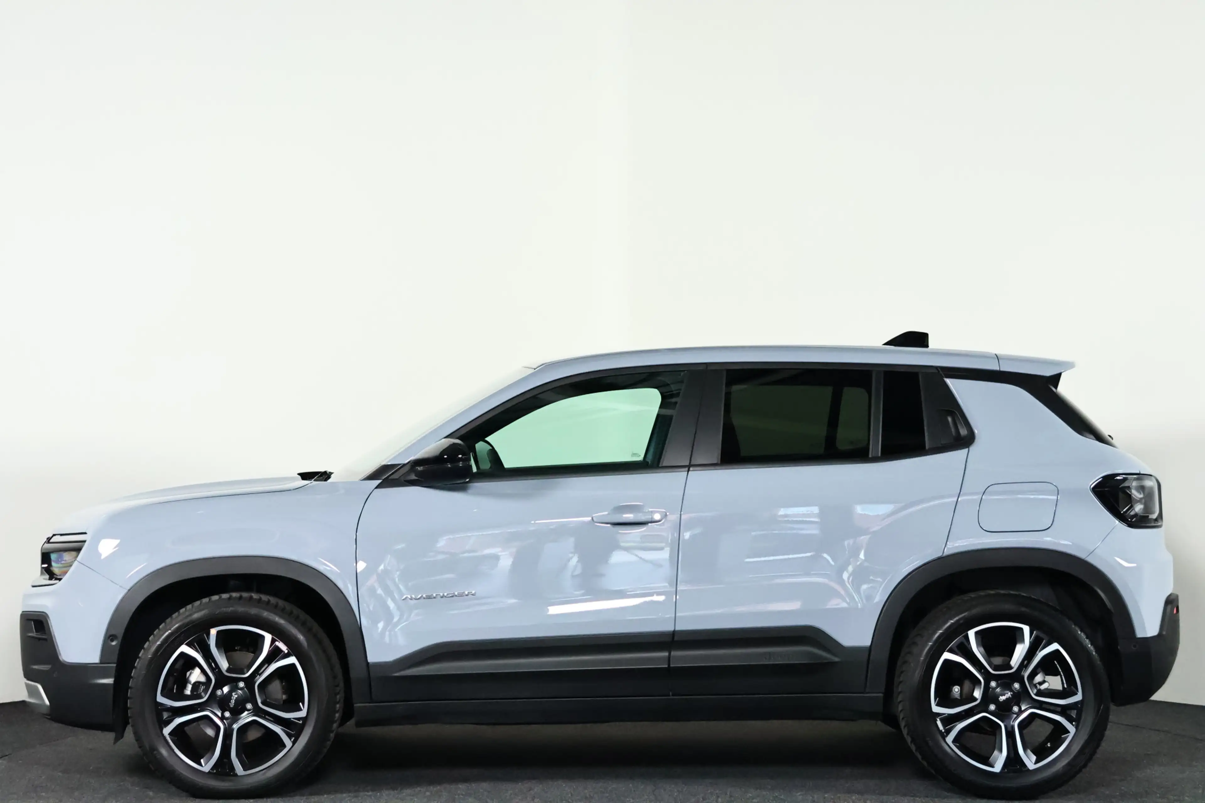 Jeep Avenger 1.2 e-Hybrid Altitude Carplay / LED / ACC / Camera — photo 35