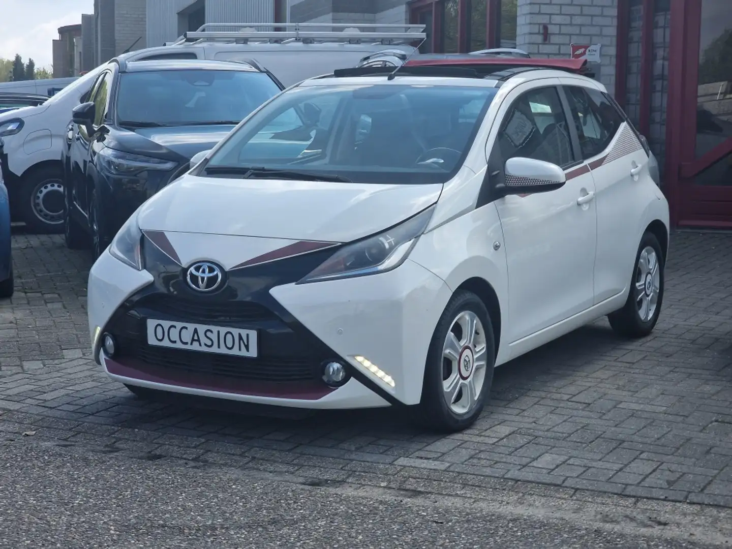 Toyota Aygo 1.0 VVT-i x-pose Cabrio Blanc - 1