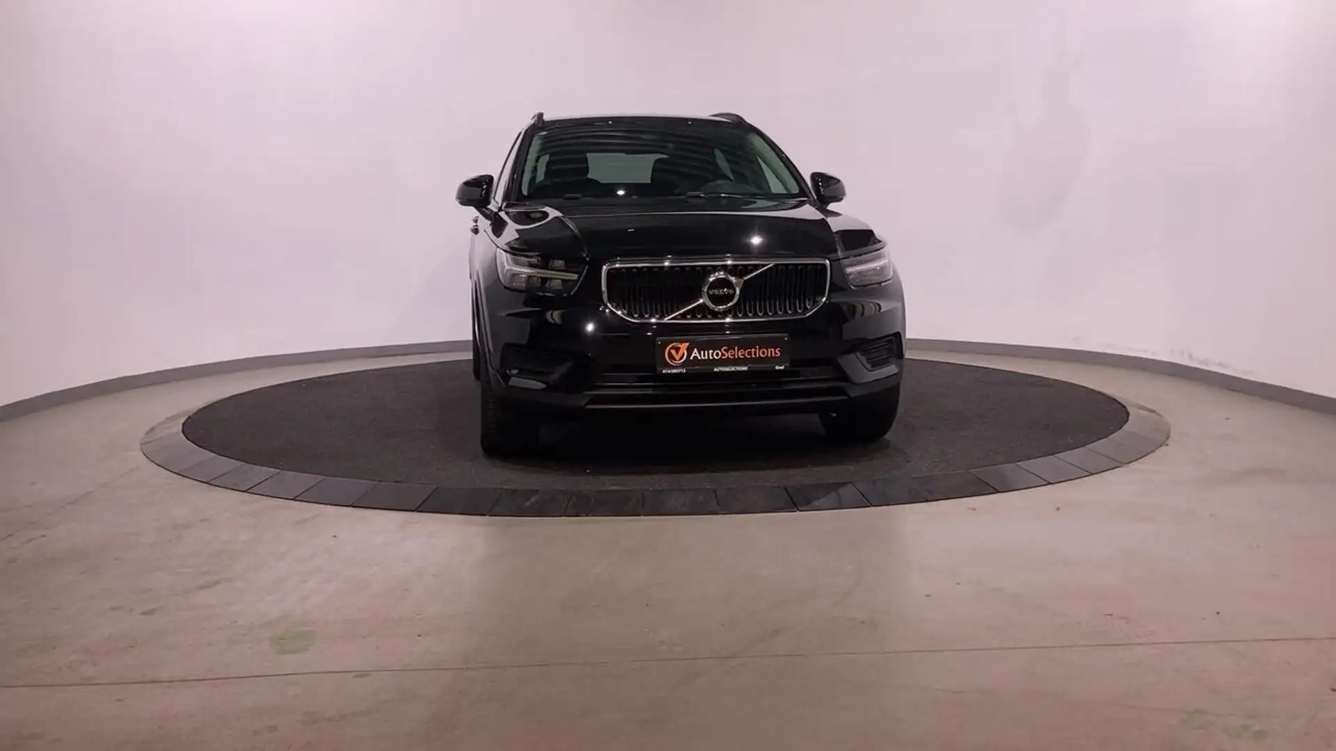 Volvo XC40 T2 MOMENTUM CORE/ 17" /Navi/ Led Zwart - 2
