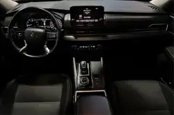 Mitsubishi Outlander снимка Mitsubishi Outlander