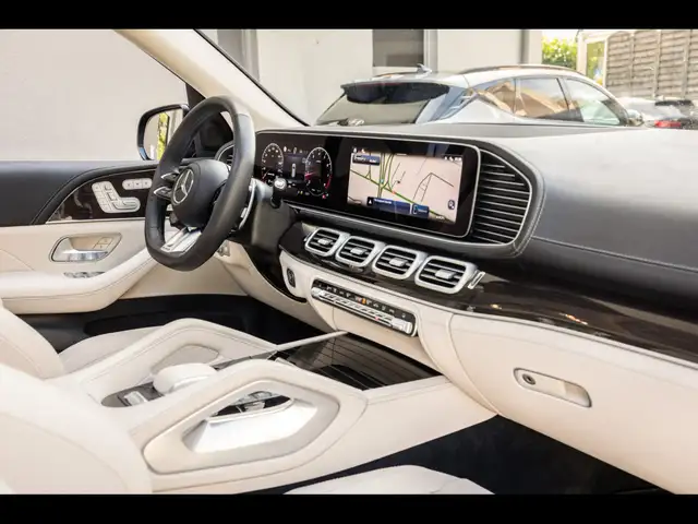 Mercedes-Benz GLS 63 view 13