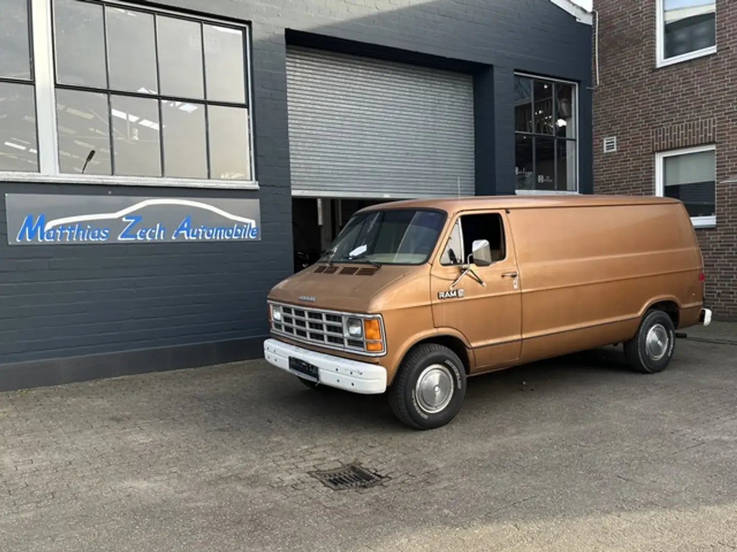 Dodge RAM Ram Van 250 Custom * Survivor im Erstlack * - 1