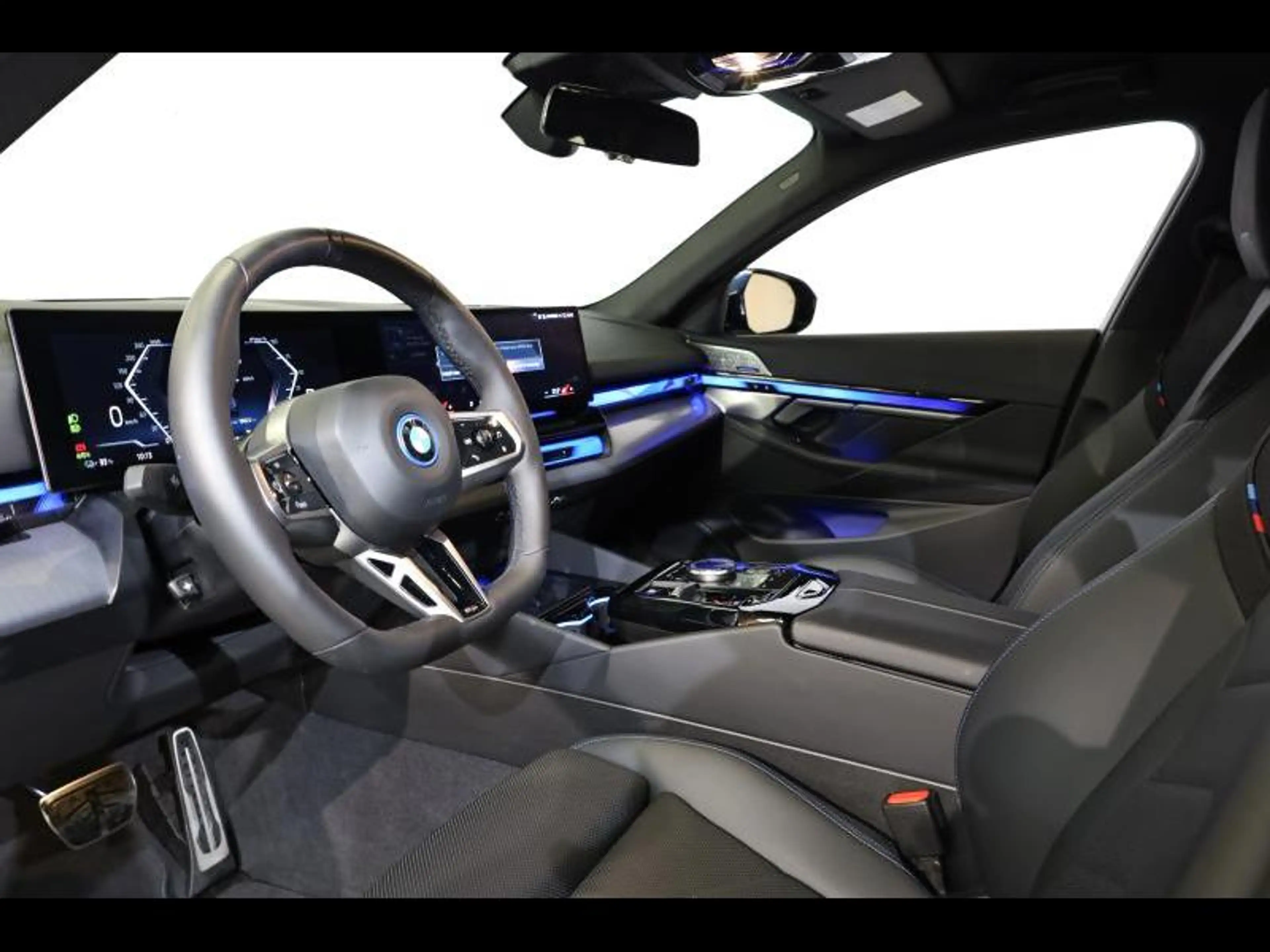 BMW i5 eDrive40 Touring Kit M Sport — photo 6