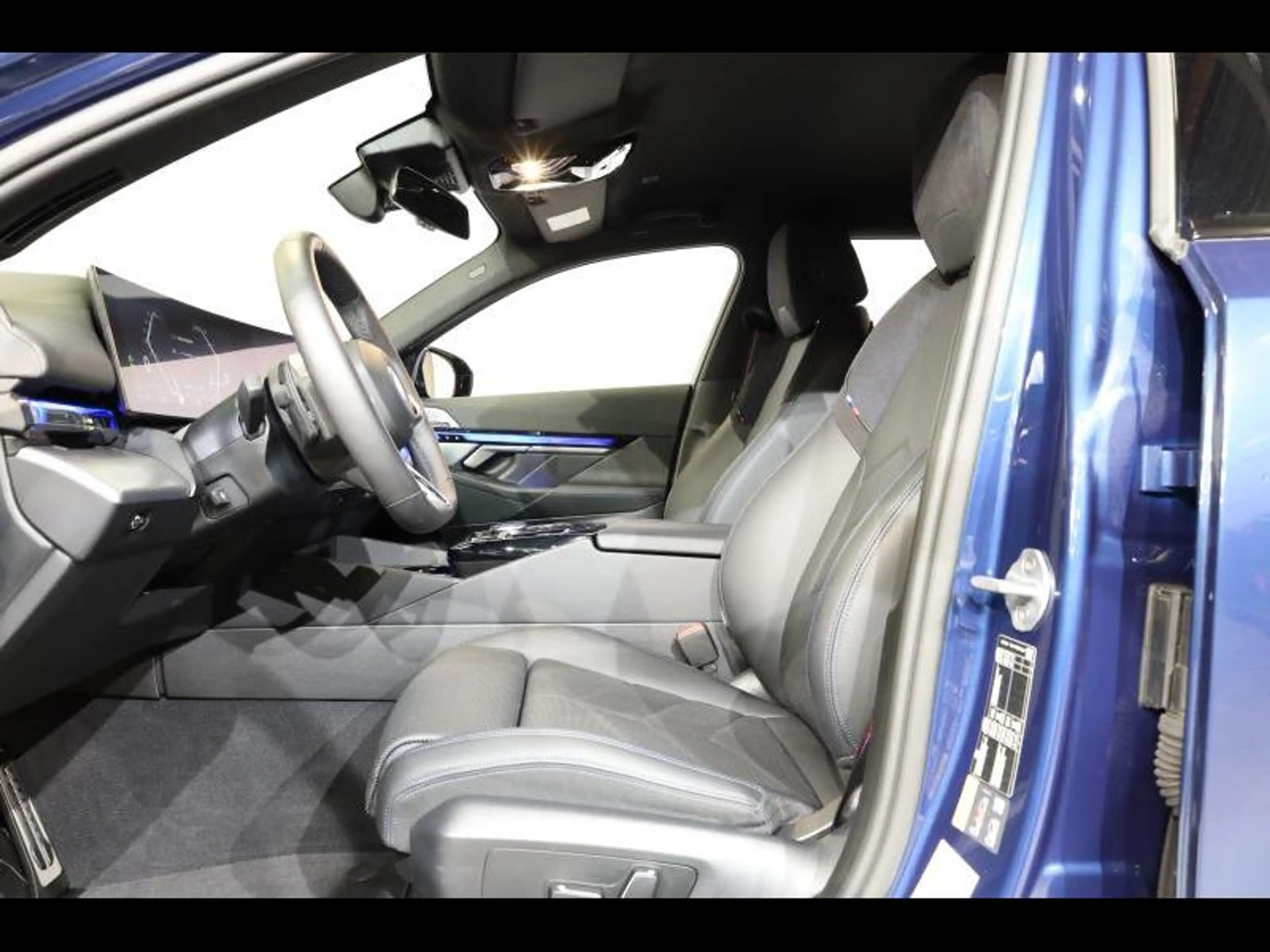 BMW i5 eDrive40 Touring Kit M Sport — photo 9