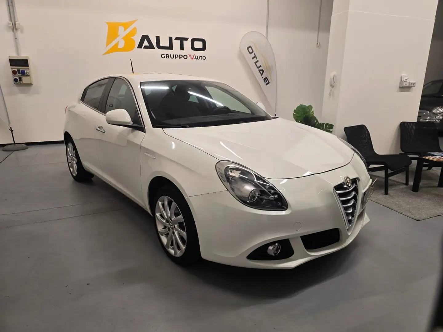 Alfa Romeo Giulietta Giulietta III 1.4 t. Distinctive 120cv E6 Blanc - 2