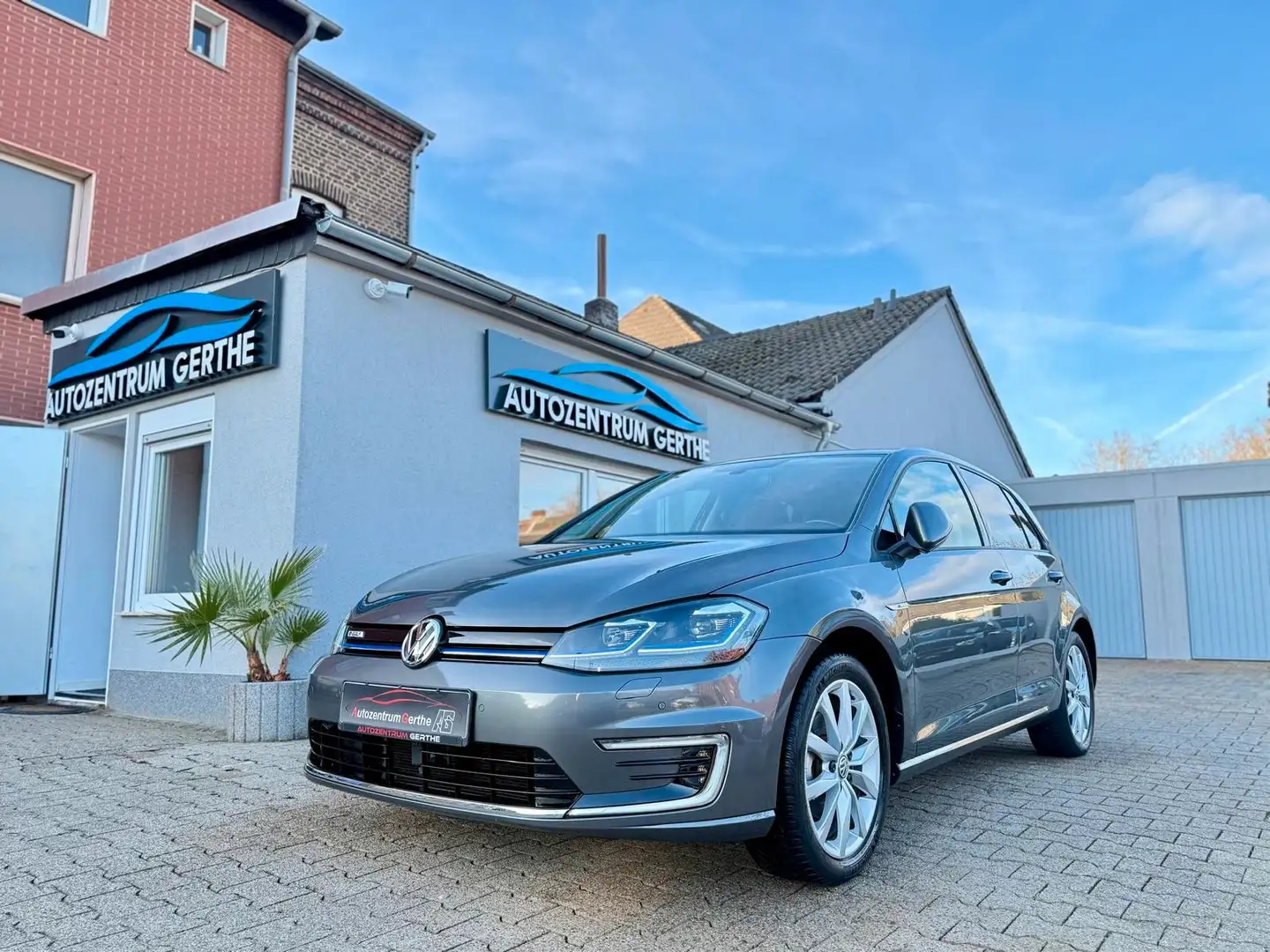 Volkswagen Golf VII Lim. e-Golf *1.Hand*LED*Navi*CarPlay* Gris - 1