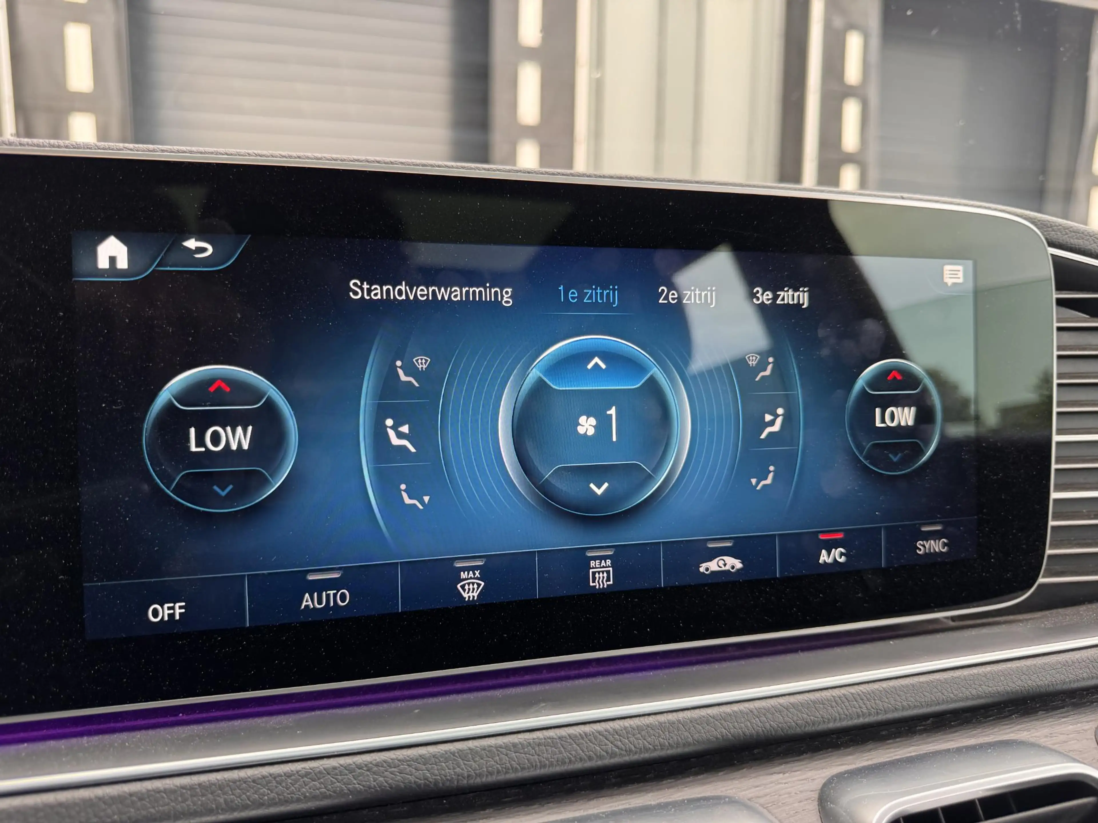 Mercedes-Benz GLS 400 d 4MATIC Premium Plus — photo 30