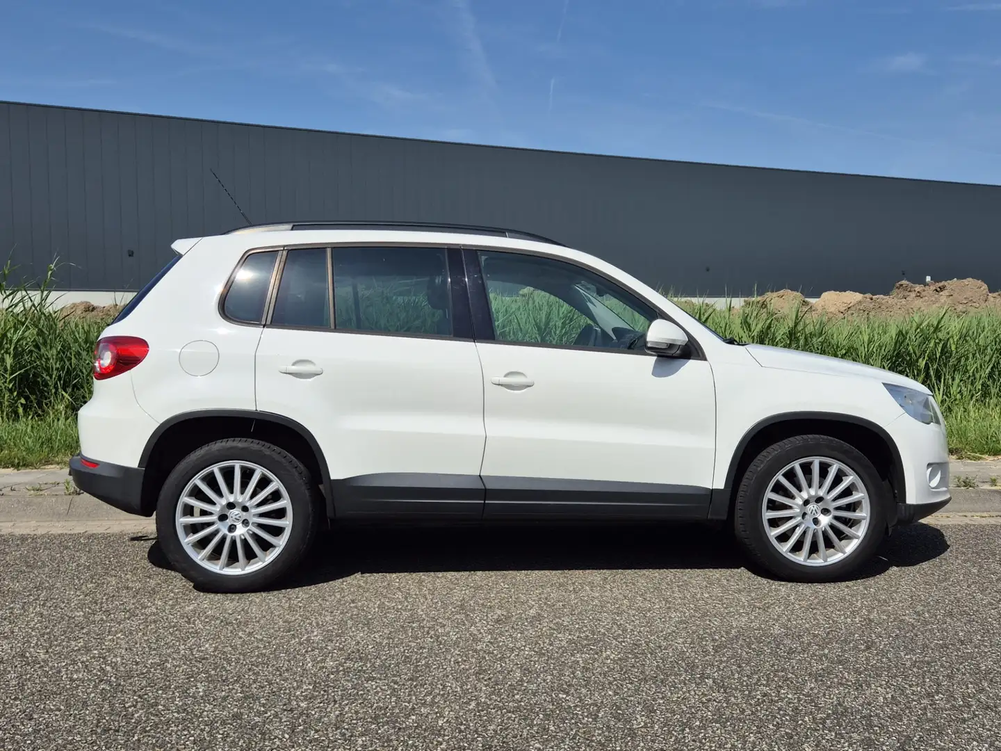 Volkswagen Tiguan 2.0 TSI Comfort&Design 4Motion Trekhaak, DVD Blanc - 2